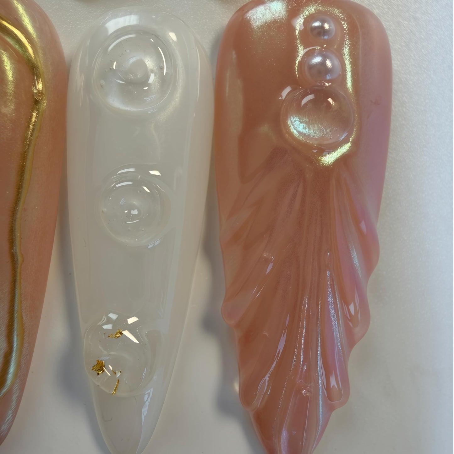 Handcrafted Press On Nails Iridescent Shell Luster Mermaid Texture Pearl Gold Edge Caviar Decor 100% Handmade Realistic Artistic Fake Nails Gifts For Women (Mermaid Shell Gloss Pearl, Medium L)
