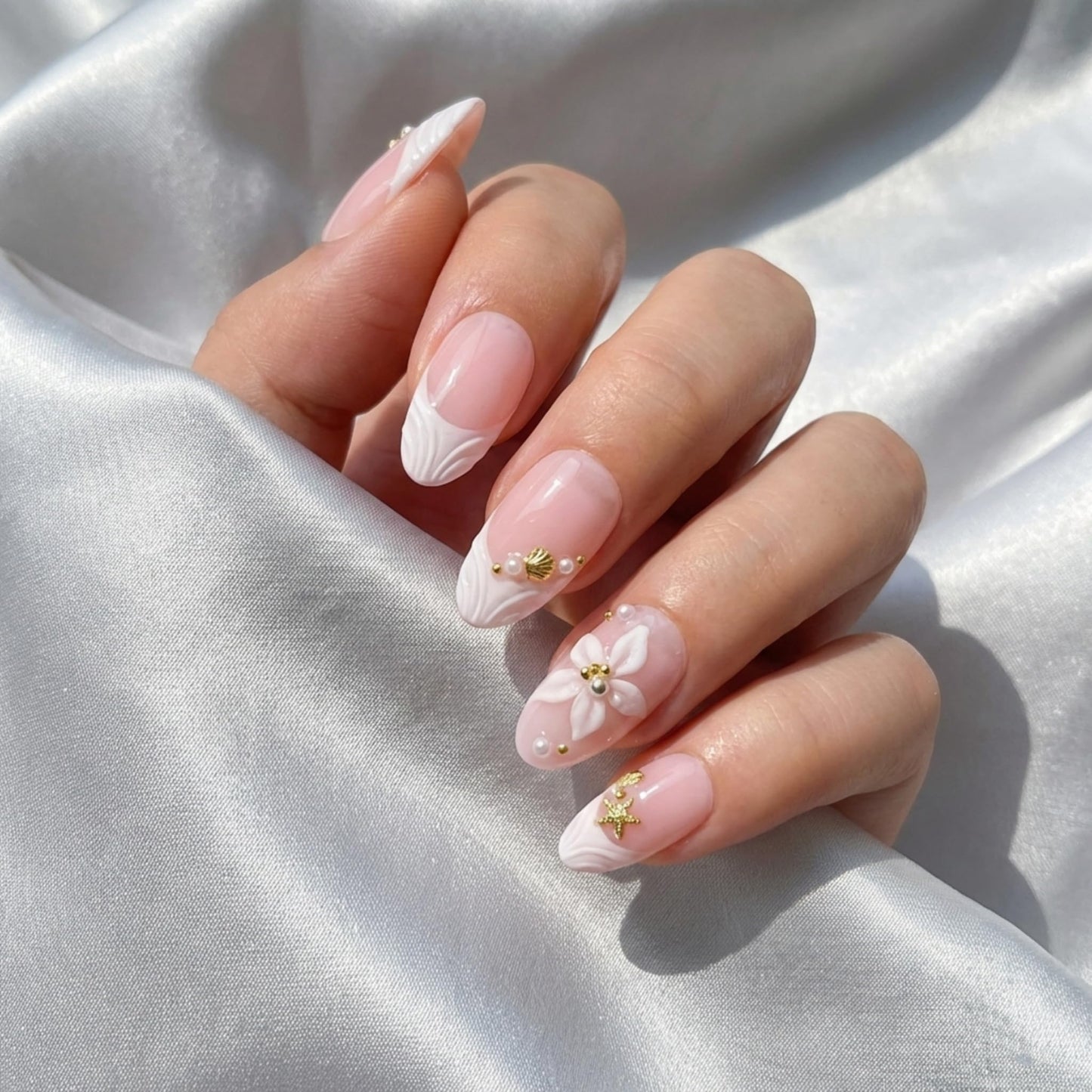 Long Press on Nails Almond Fake Nails French Artificial Nail Seeneey White Flowers Pearl Beach Stick on Nail for Women 24pcs