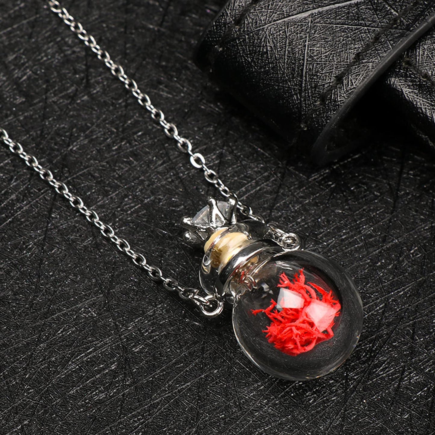 Women Long Necklace Clear Glass Aromatic Water Essential Oil Diffuser Bottle Natural Crystal Pendant for Girl Essential Oil Necklaces for