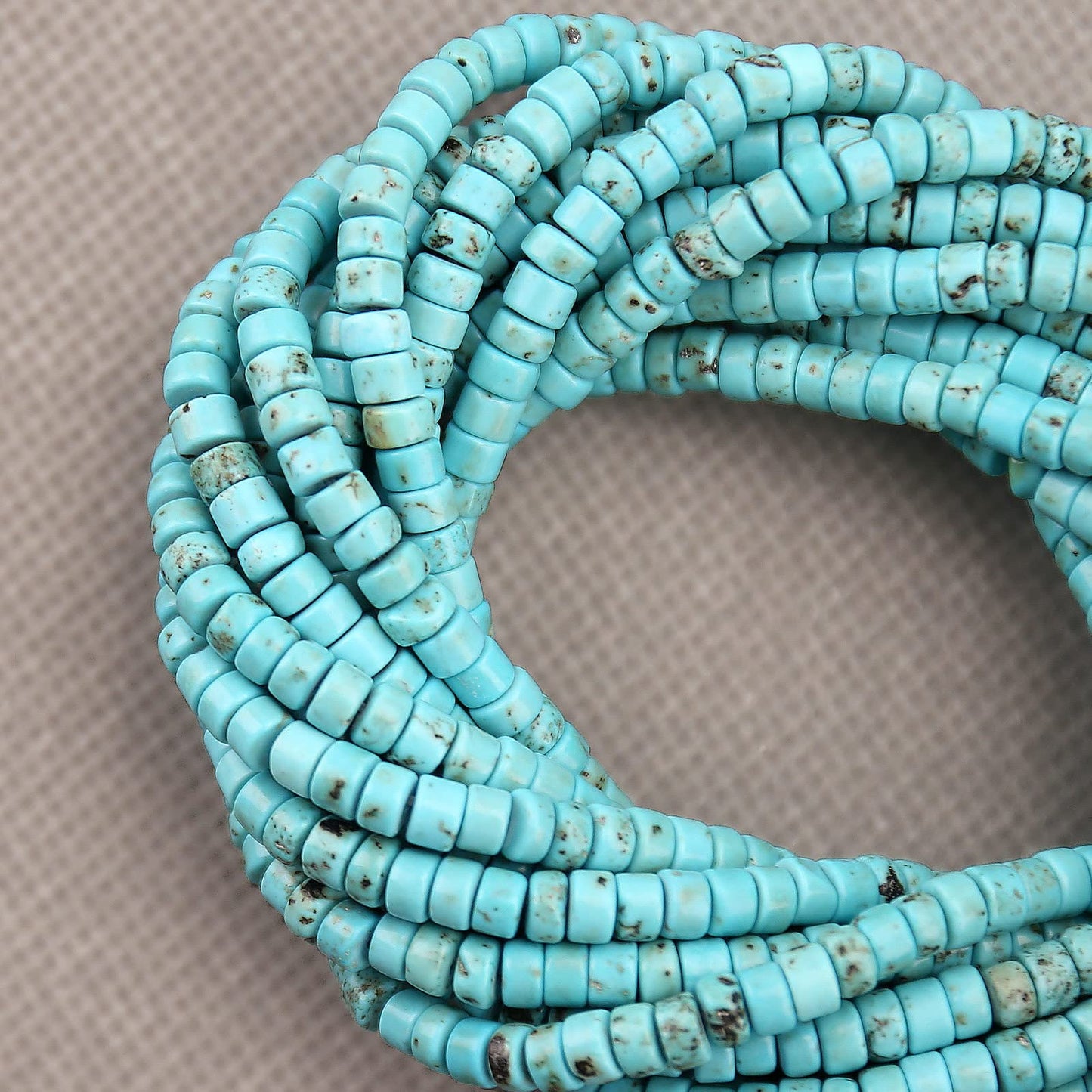 150PCs Natural Blue Turquoise Spacer Beads, Loose Semi Precious Flat Round Gemstone Heishi Disc Stone Beads for Beading Jewelry Making 4mm*2mm 38cm