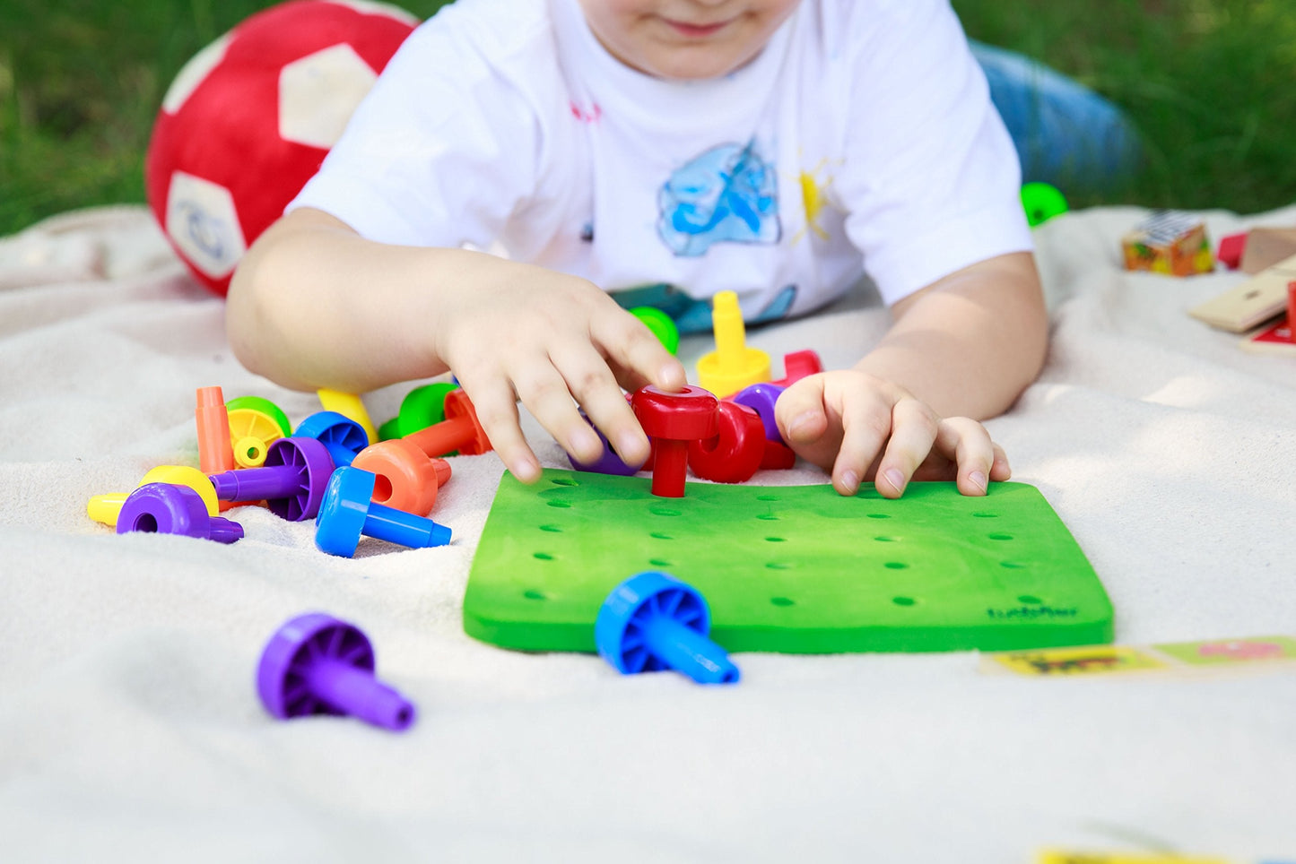 Toddler Peg Board Sensory Montessori Fine Motor Skills Educational Toys - 30 Stackable Pegs + Pattern Card + Drawstring Backpack + E-Book