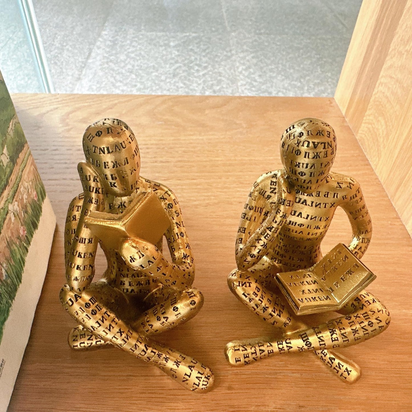 Antique Gold Reading Thinker Statue, Set of 2 Bookshelf Decor Abstract Art Thinker Sculptures, Modern Aesthetic Figurine Home Decoration Ornaments for Living Room Office Shelf Coffee Table Desk Decor