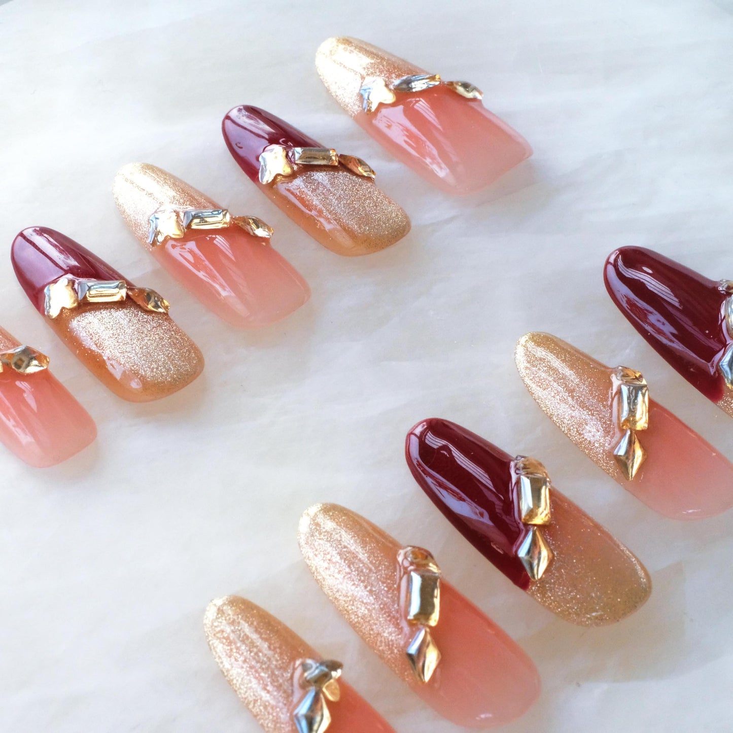 GLORS Press on Nails, Red Cat Eye False Nails with Gold Glitter, medium ballerina Shape, 10 Pieces (Small, Almond)