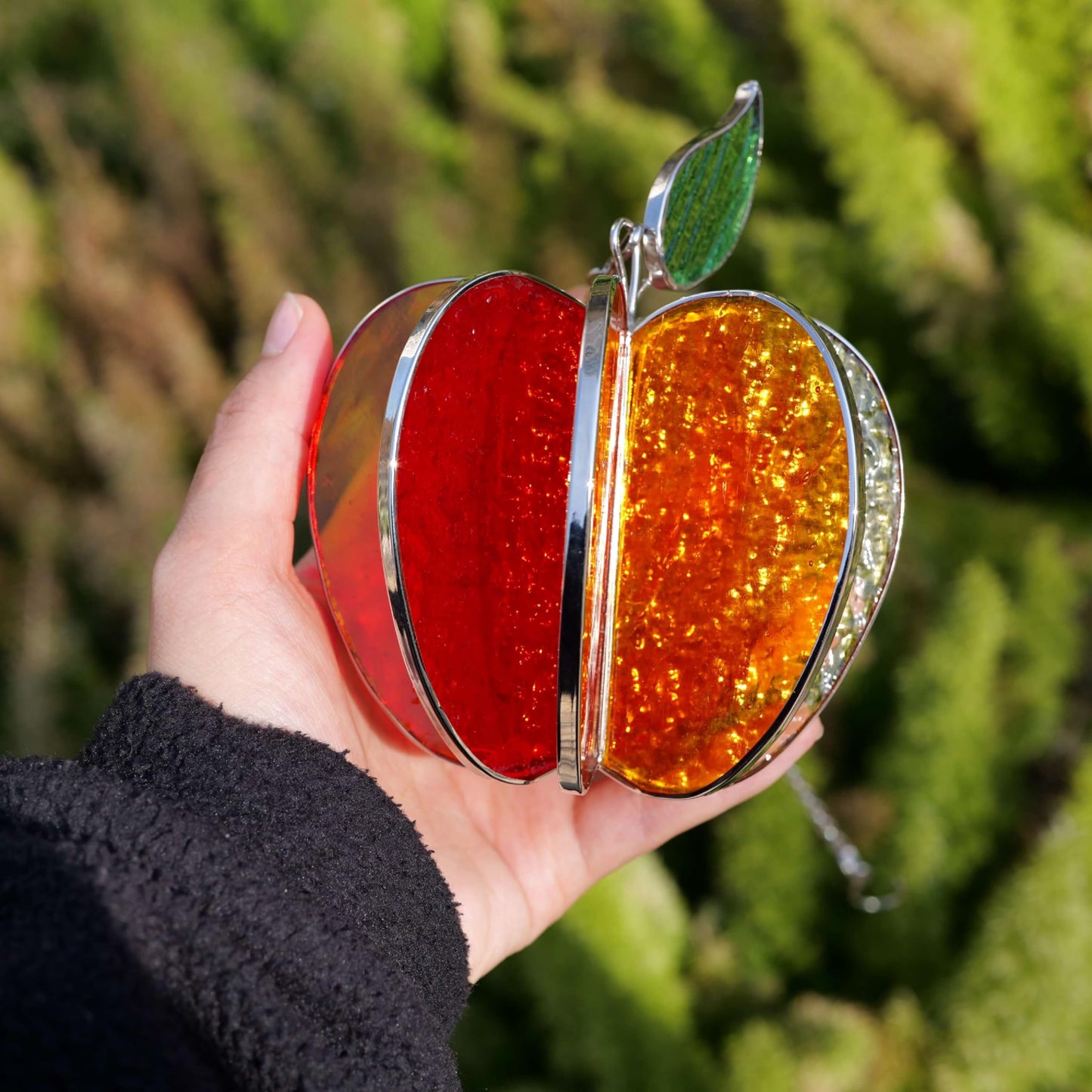 MintyWiz 3D Apple Suncatcher Spinner, Stained Glass Sculpture Sun Catcher, Fruit Art Bookshelf Desktop Decor, Unique Gifts for Teachers