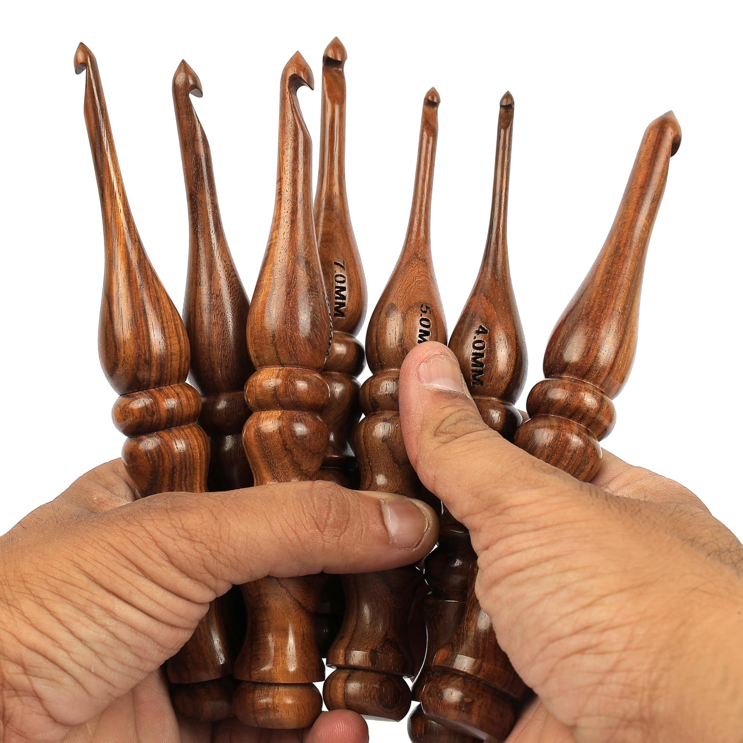 PIEWOOD - Wooden Crochet Hooks, Set of 7 Crochet Hooks Ergonomic Soft Grip Handle, Crochet Hooks for Crocheting Yarn, Knitting Gift for Her (Set of 7)