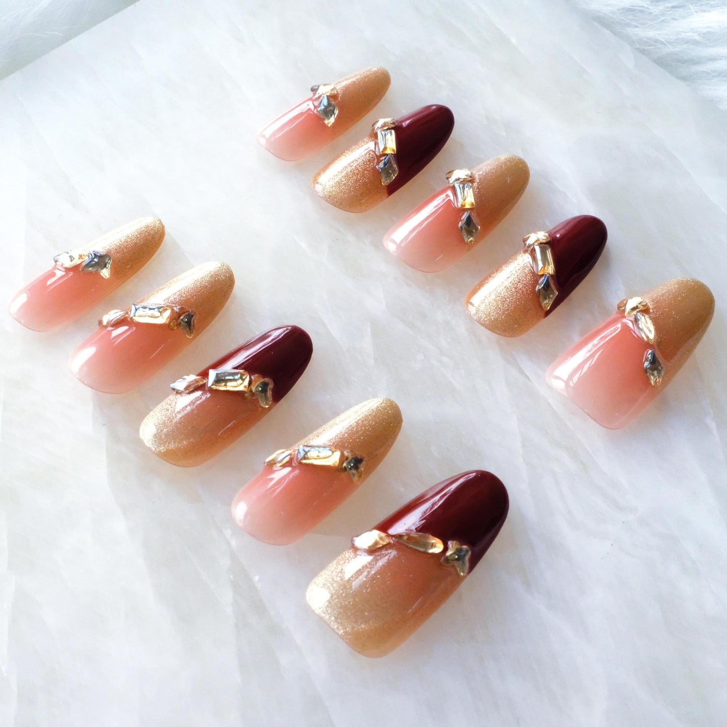 GLORS Press on Nails, Red Cat Eye False Nails with Gold Glitter, medium ballerina Shape, 10 Pieces (Medium, Almond)