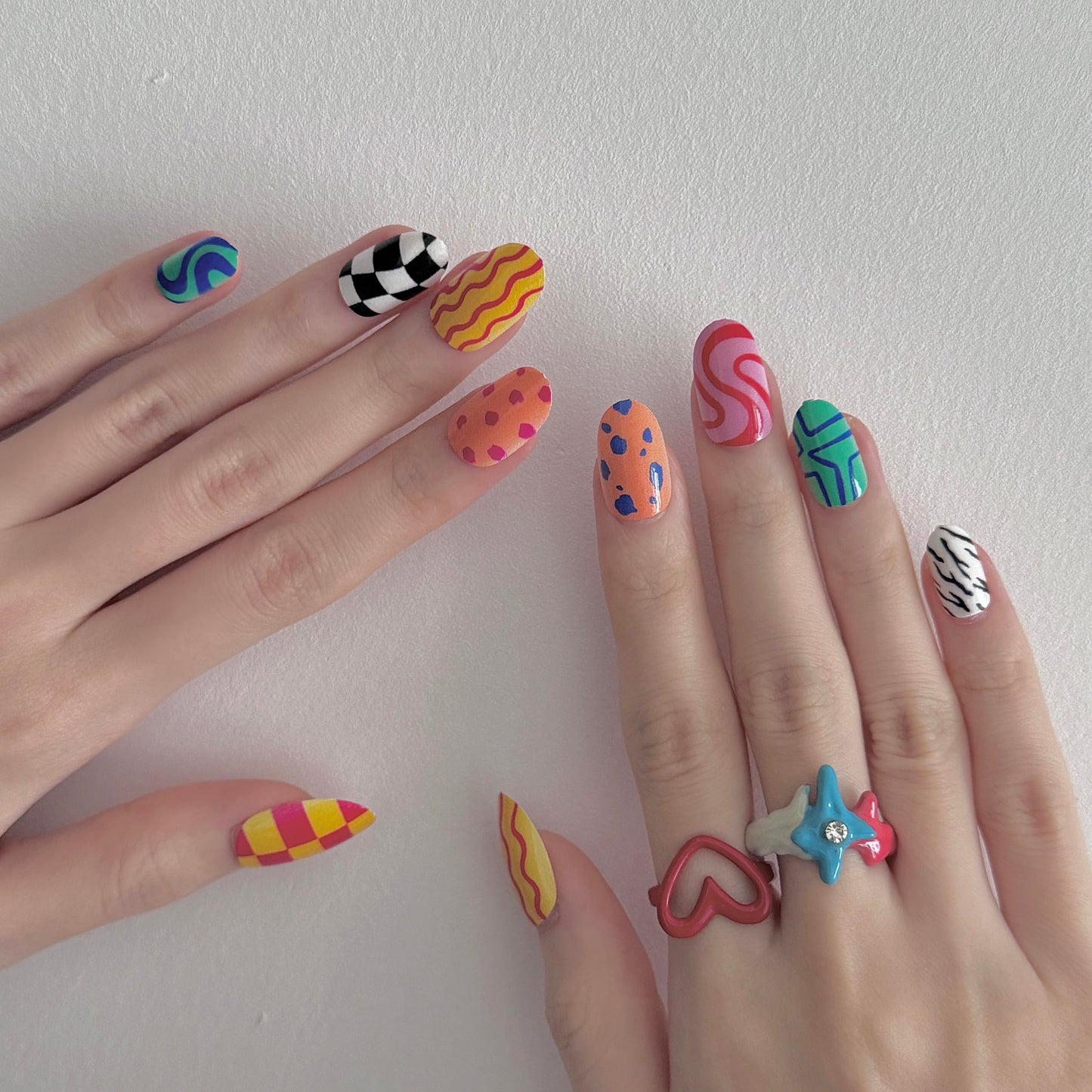 Round Short Almond Press on Nails With Designs - Cute Artificial Kawaii Nails for Gift