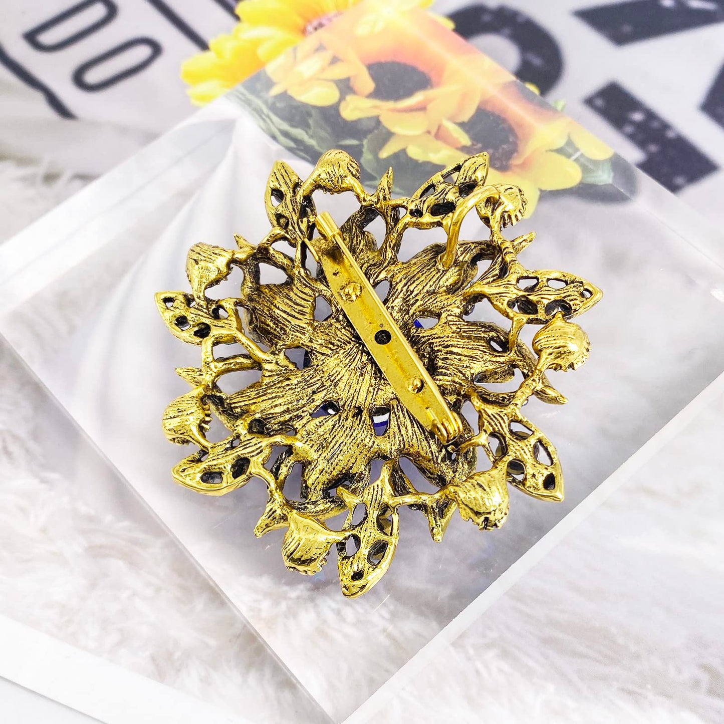 LAXPICOL Vintage Women's Blue Austrian Crystal Elegant Flower Brooch Wedding Broach Pin