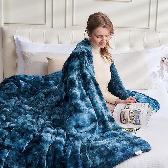 NEWCOSPLAY Super Soft Faux Fur Blanket Twin Size Dark Blue Sherpa Fuzzy Plush Warm Blanket for Sofa Bed (Dark Blue, Twin(60"x80"))