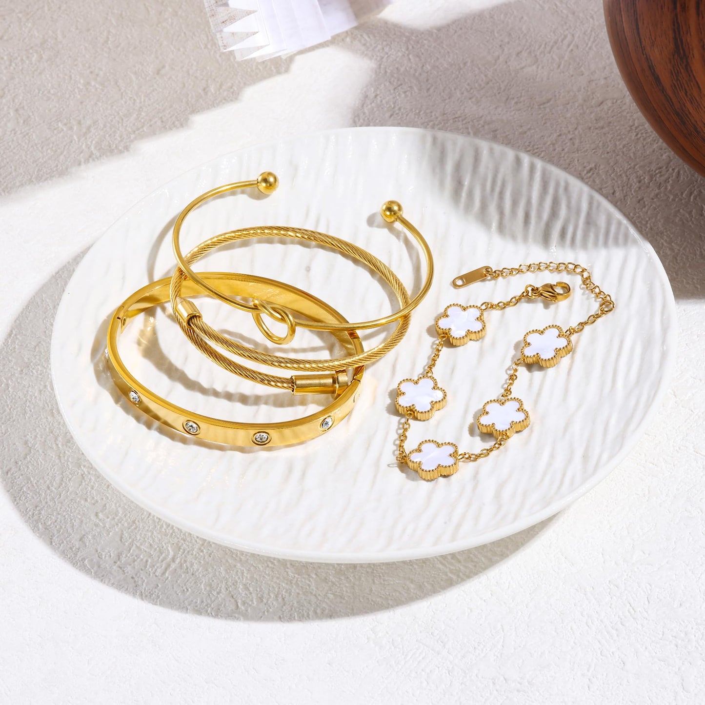 MAOCEN Womens 4Pcs Stackable Floral Gold Bracelets Stainless Steel Bangle Bracelets Non Tarnish Silver Set Trendy Jewelry Gifts for Womens (Gold White, 7")
