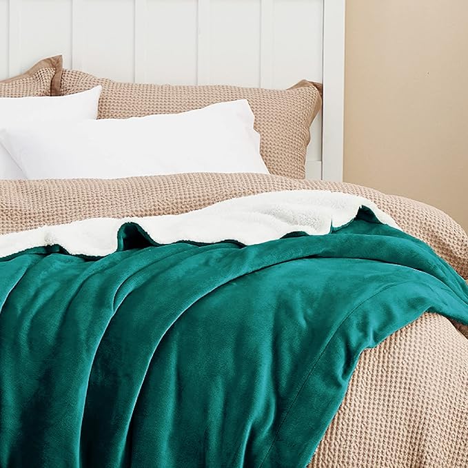 Bedsure Sherpa Fleece Throw Blanket for Couch - Thick and Warm, Soft Fuzzy Plush Throw Blanket for Winter, Forest Green, 50x60 Inches