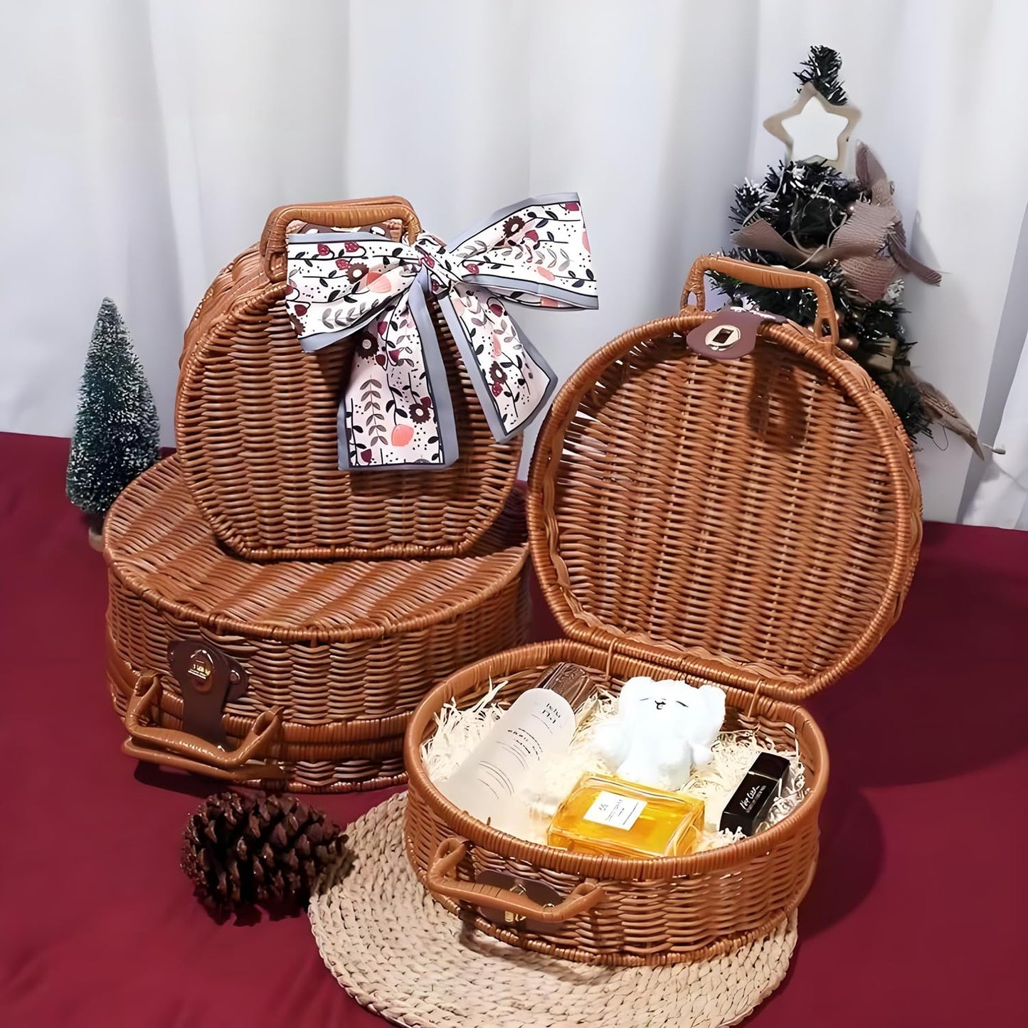 Vintage Rattan Basket, Round Woven Picnic Basket Purse with Handle Small Suitcase Retro Weaving Vine Weaving Carrying Case Gift Box for Beach, Travel & Daily Use. (M)