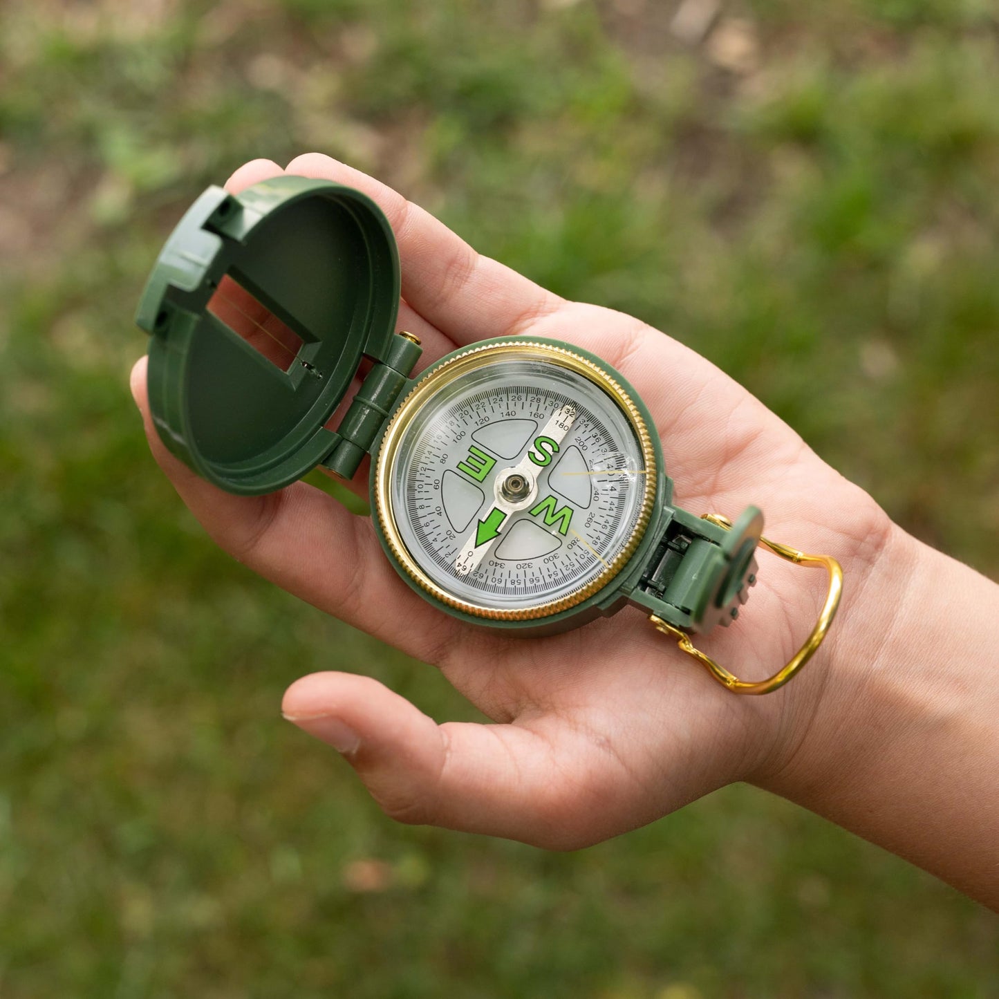 Carson AdventurePak Containing 30mm Kids Field Binoculars, Lensatic Compass, Flashlight and Signal Whistle with a Built-in Thermometer (HU-401), Multicolor