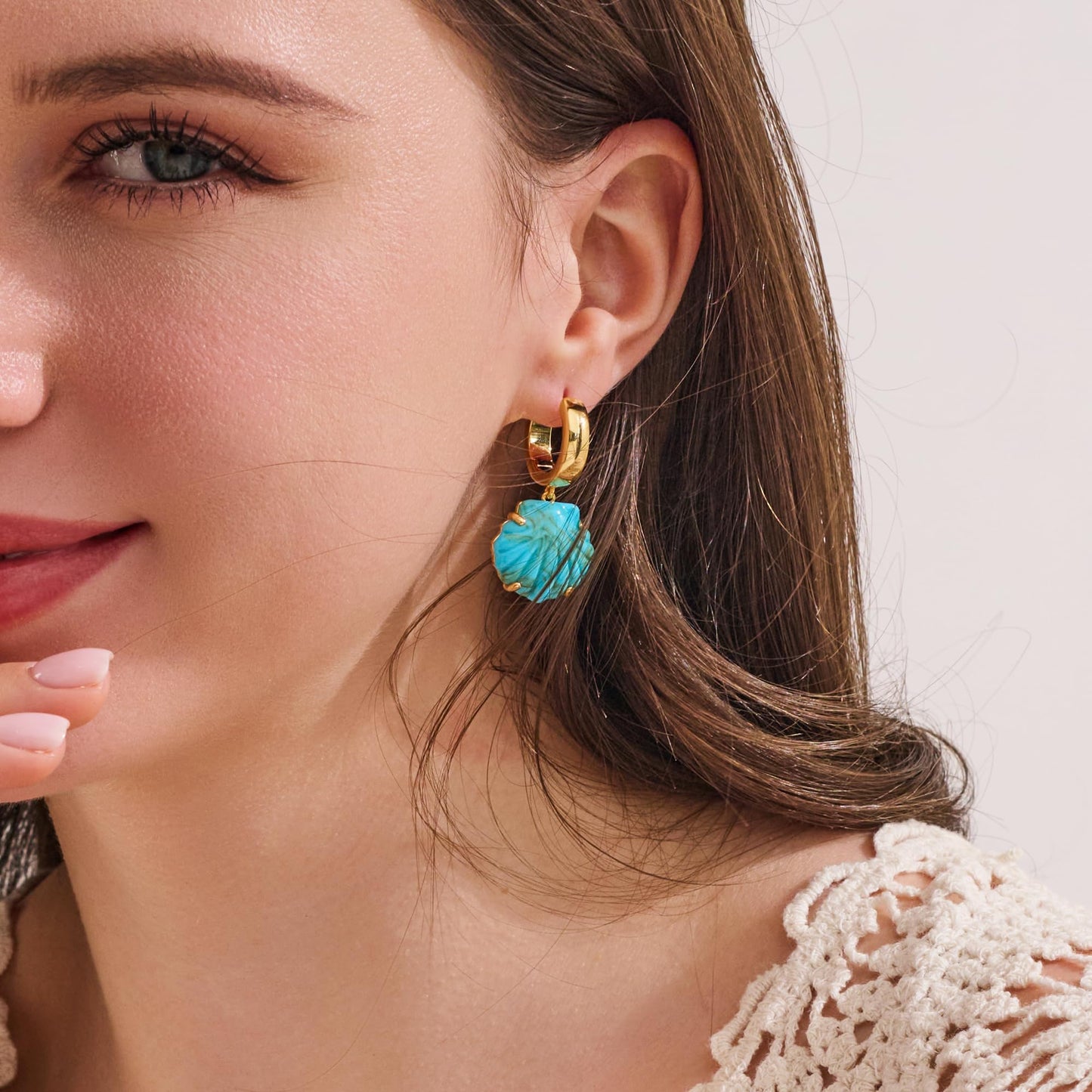 INNERDIVA Blue Seashell Earrings, Gold Plated Copper Ocean Statement Jewelry Summer Beach Seashell Earrings for Women