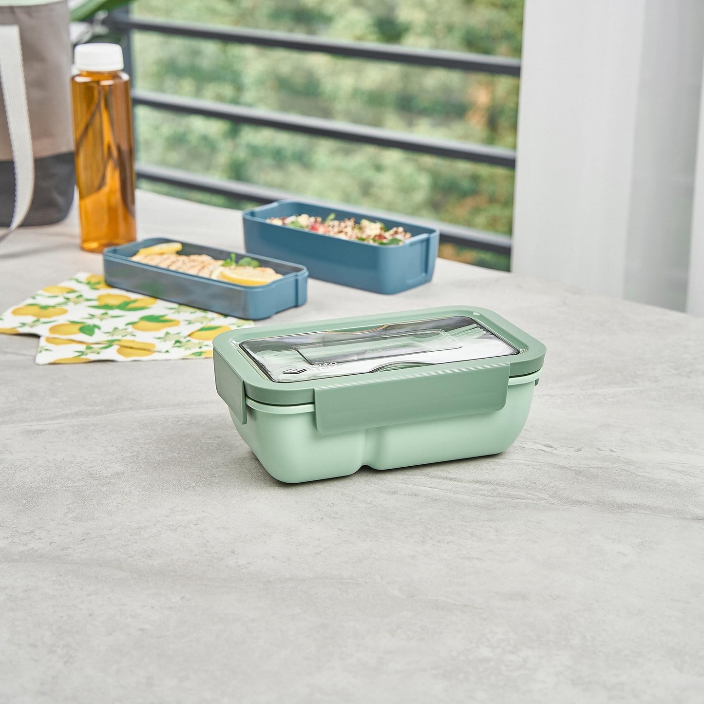 Restaurantware-Bento Tek 28.7 Ounce Bento Box, 1 Reusable Lunch Container - With Fork And Spoon, Does Not Contain BPA, Green Plastic Reusable Lunch Box, Microwavable, Dishwashable