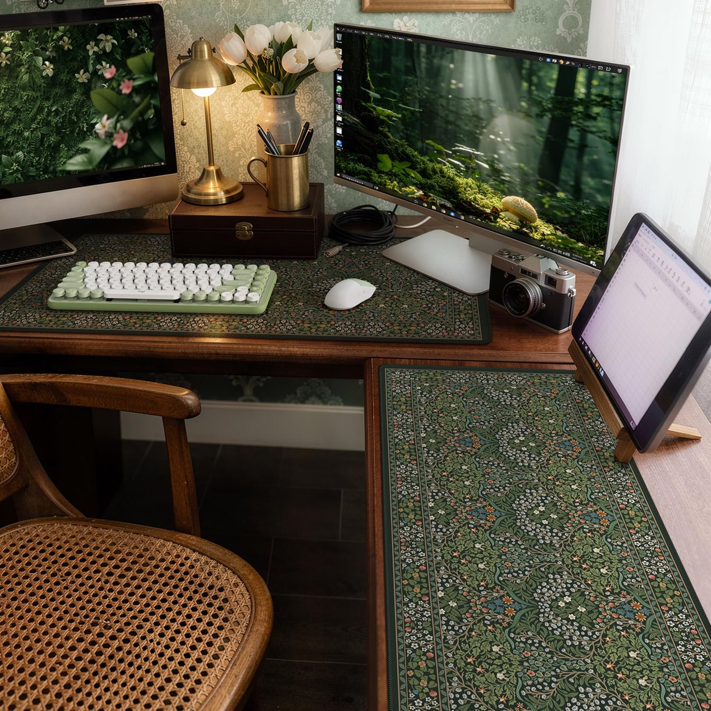 iCasso Big Mouse Pad, Desk Pad Mat, Full Desk Large Mousepad, Anti-Slip Smooth Surface XXL Computer Pad with Stitched Edges for Home Office Organizer (Green)