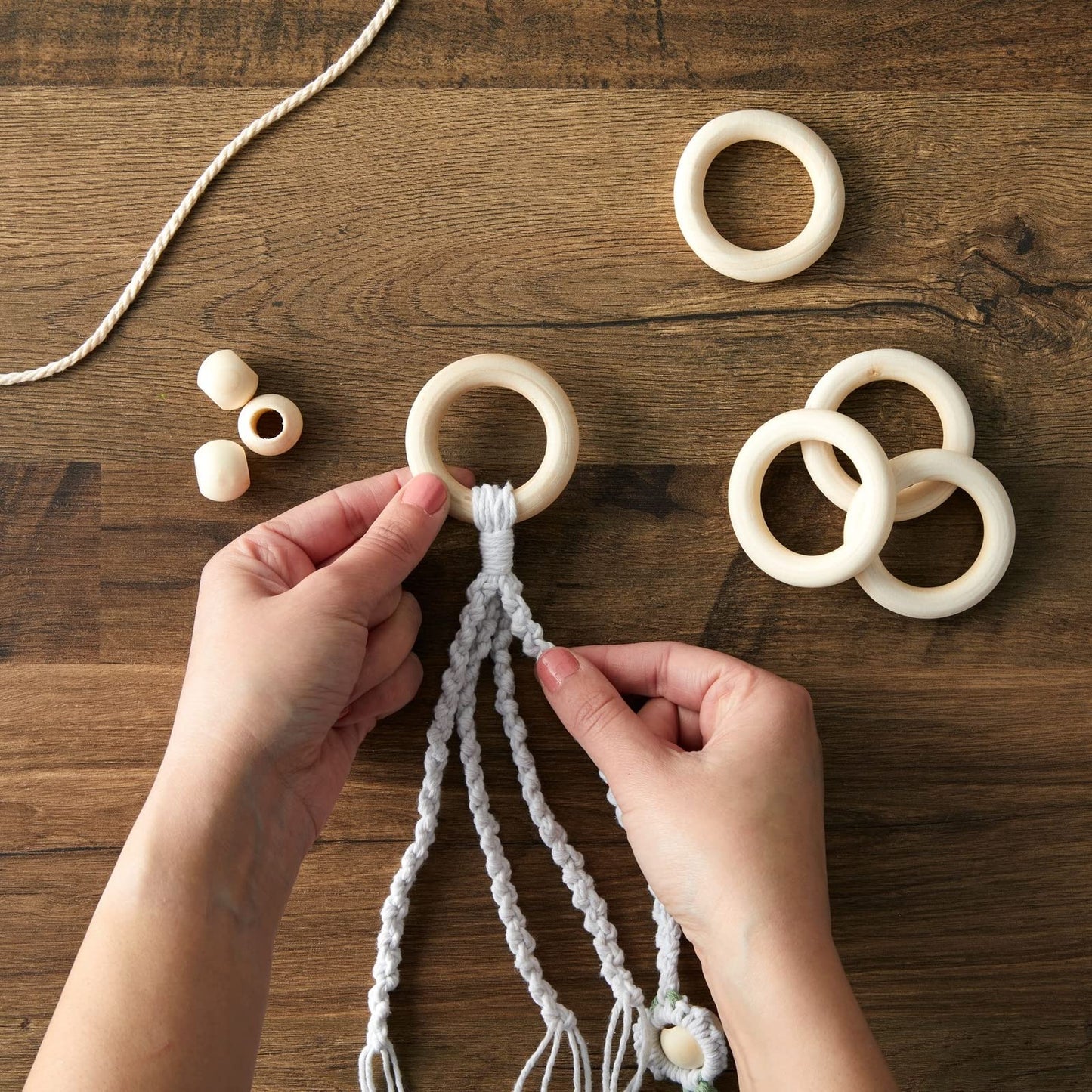Bright Creations Set of 50 Wooden Beads and 30 Rings for Macrame, DIY Pendant Connectors, Wall Hanging Craft (2.2 in/20mm)