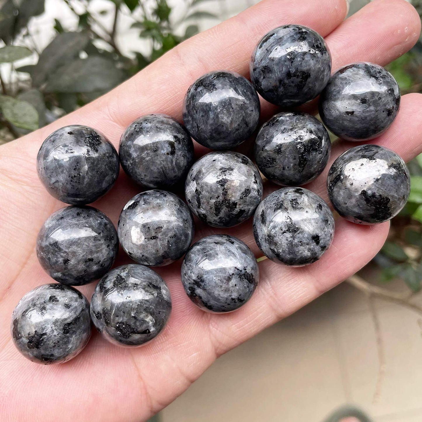 Fekuar 5 Pcs Black Labradorite Crystal Sphere Ball Set, Polished Healing Energy Mineral Gemstone Balls for Reiki Chakra Decoration Fengshui 20mm
