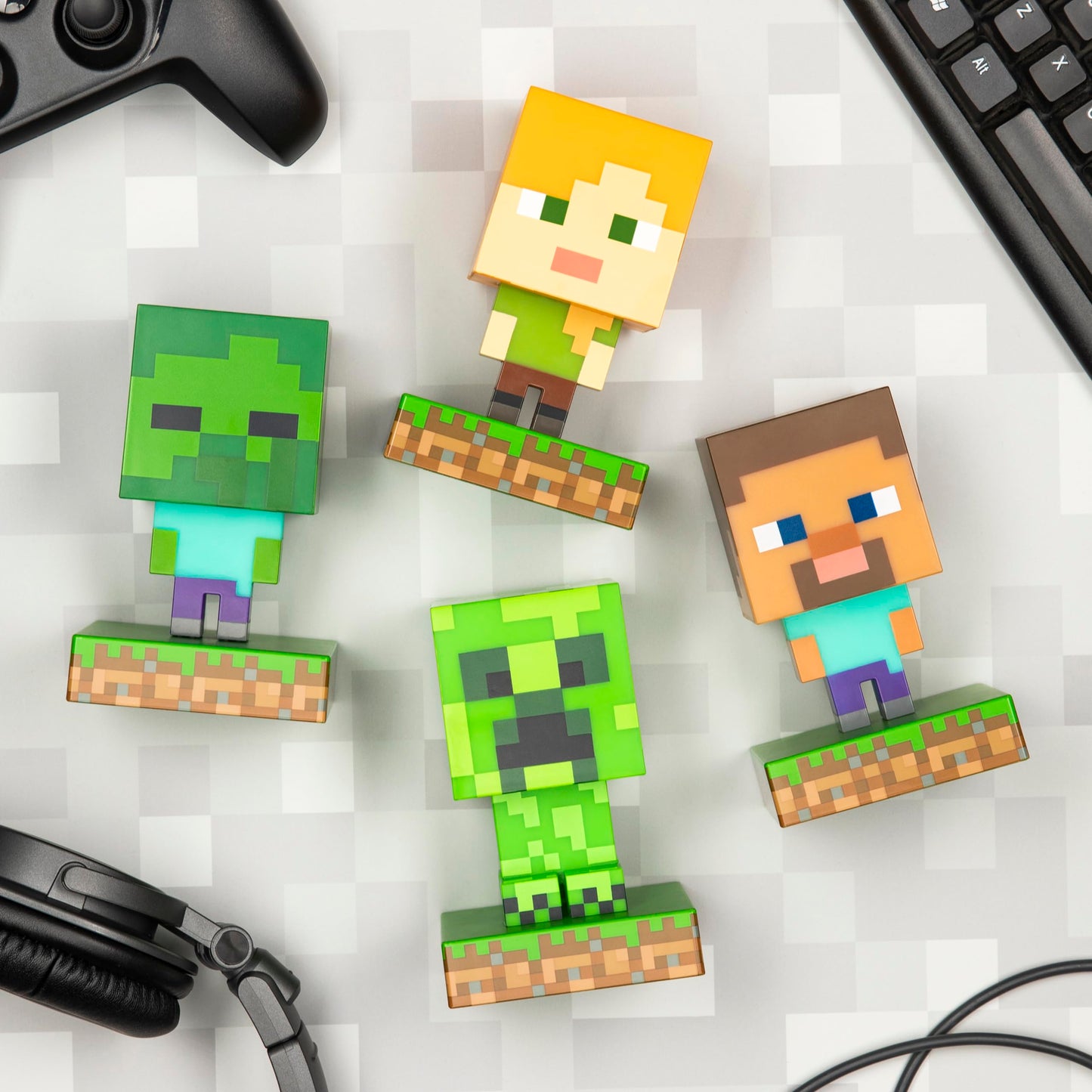 Paladone Minecraft Creeper Light, Lamp, & Night Light - 12 cm Tall - Battery Powered - Gaming Room & Bedroom Decor for Minecraft Gamers