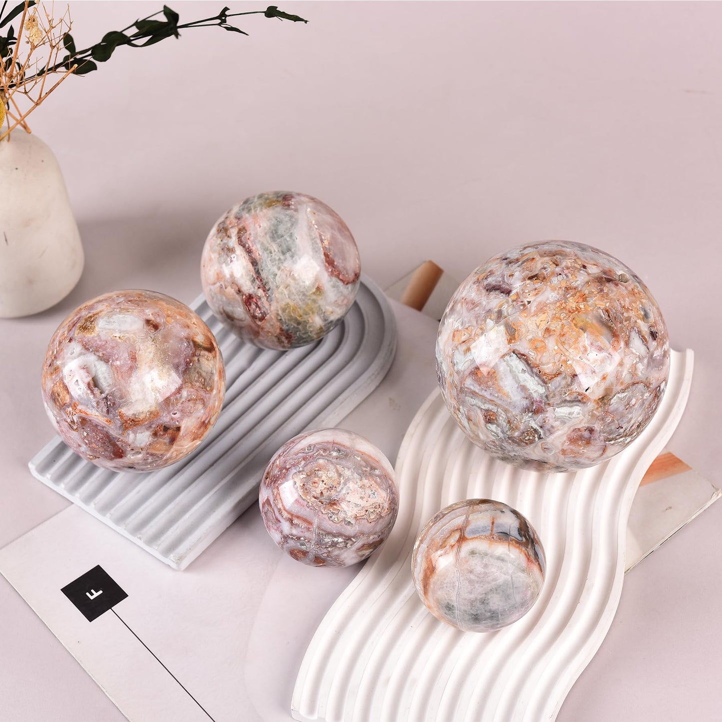 JIC Gem Natural Striped Agate Crystal Sphere Healing Crystal Decorative Ball with Wooden Stand Meditation Balls for Witchcraft Reiki Gift 50-60mm