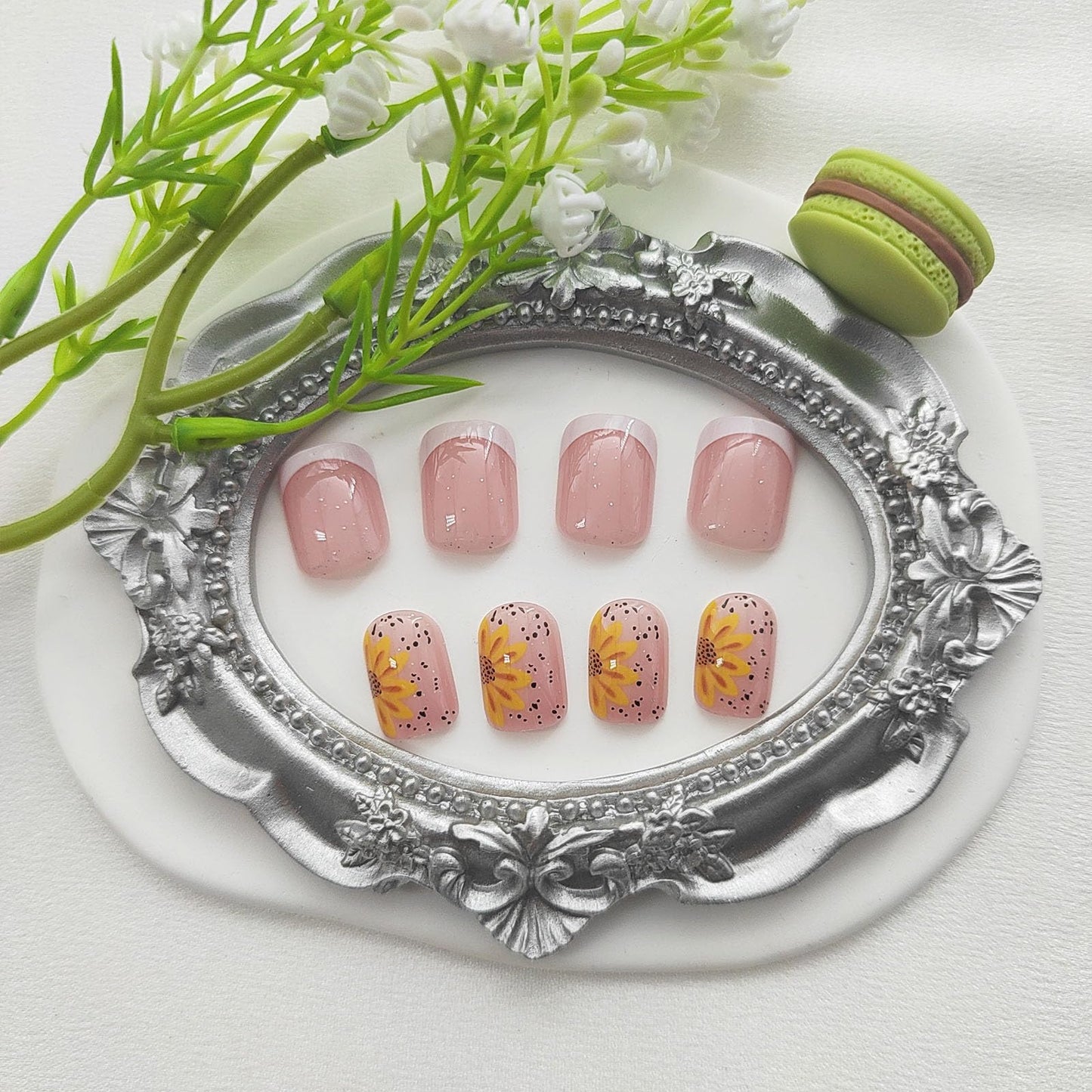 French Tip Press on Nails Short Square Fake Nails with Sunflower & Spot Designs Acrylic Nails Press ons Glossy Glue on Nails Nude Full Cover Artificial Stick on Nails for Women 24Pcs