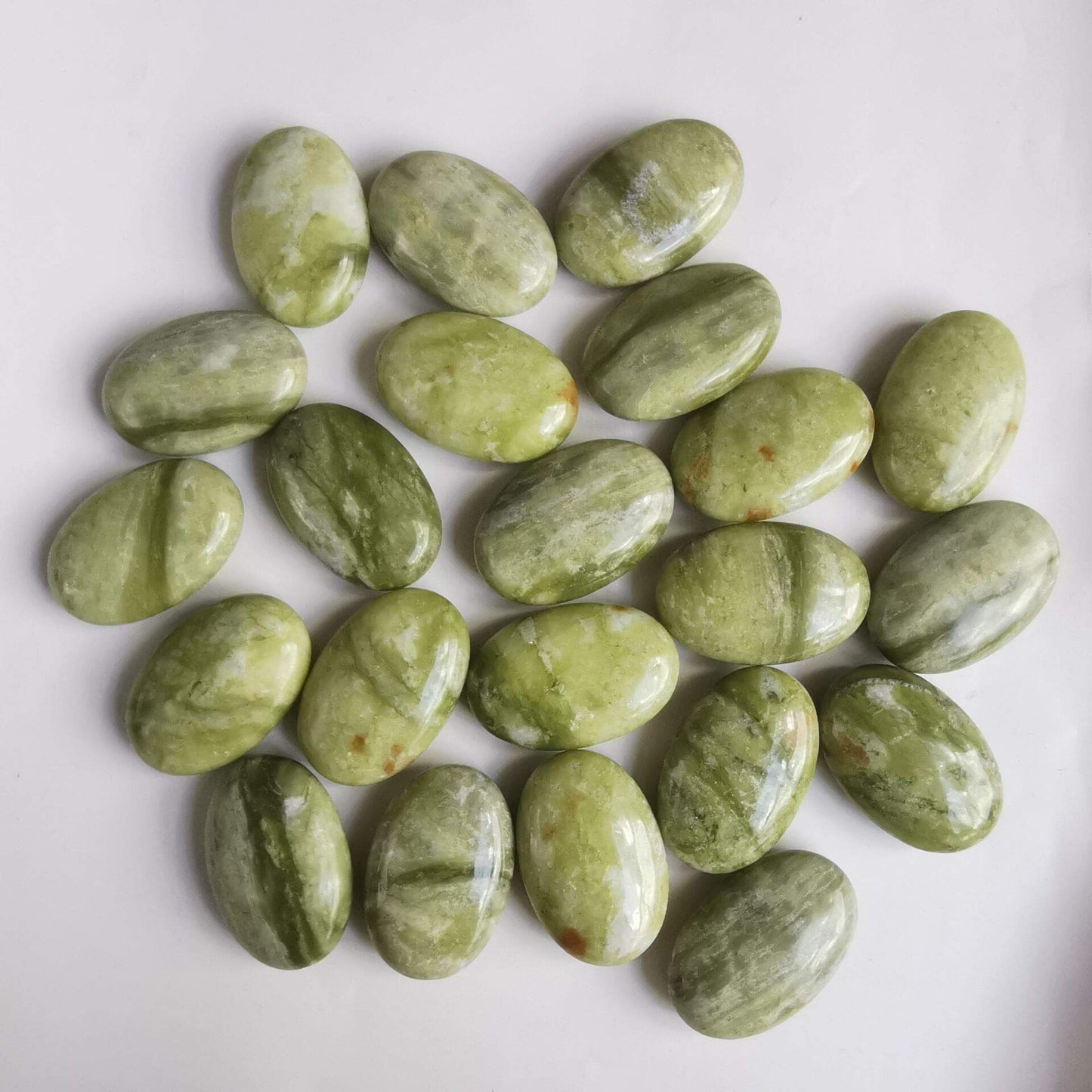 Loveliome Natural Green Jade Oval Polished Worry Stones, Healing Crystal Indoor Fountain Stones Massage Energy Anxiety Relief Items