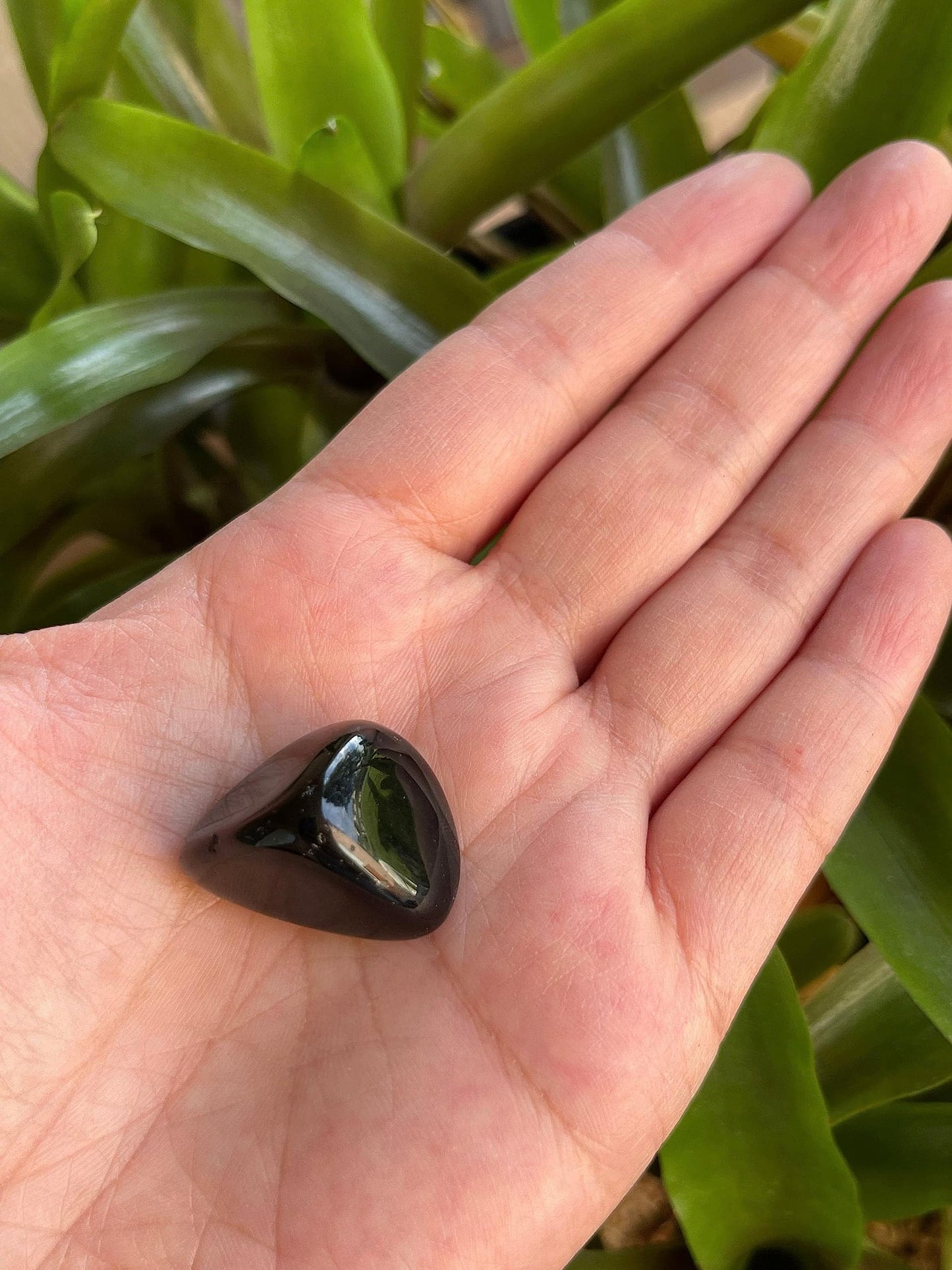 GAF TREASURES 5 Pcs Black Obsidian Tumbled Stones, Polished Black Obsidian Stone, Black Obsidian Healing Crystals (Black Obsidian)