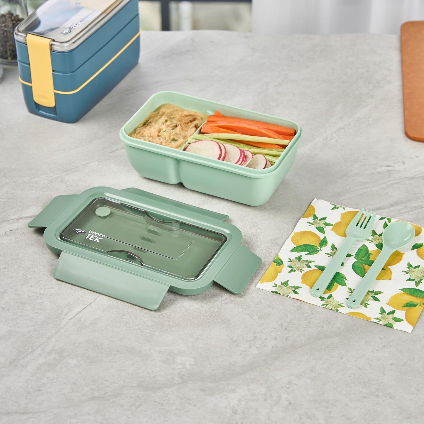 Restaurantware-Bento Tek 28.7 Ounce Bento Box, 1 Reusable Lunch Container - With Fork And Spoon, Does Not Contain BPA, Green Plastic Reusable Lunch Box, Microwavable, Dishwashable