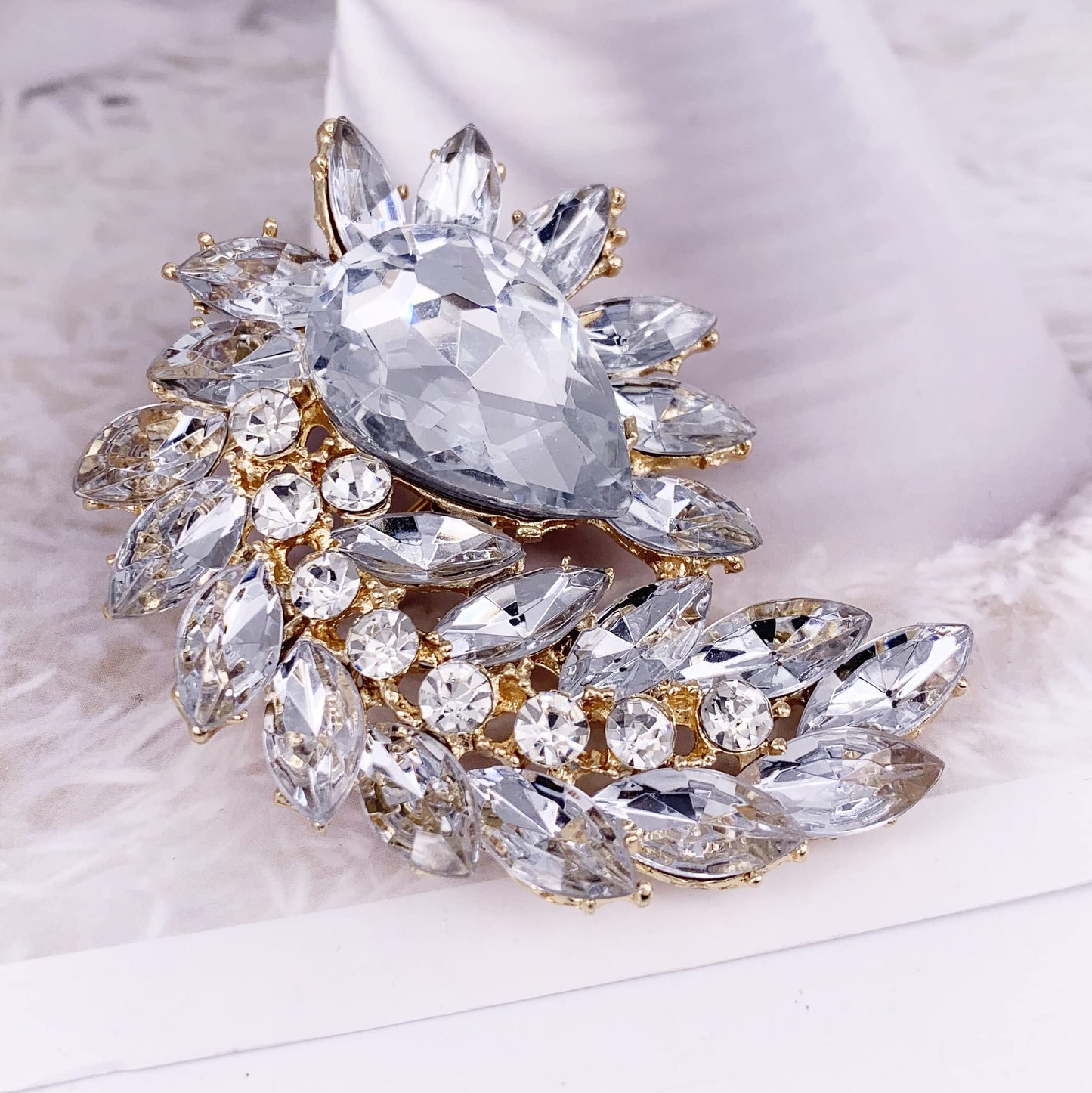 SELOVO Marquise Shape Rhinestone Red Leaf Costume Brooch Pin Jewelry Antiqued Gold Tone (Gold)