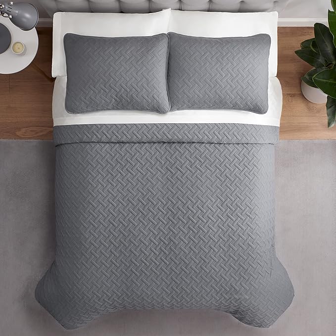 Serta ComfortSure Soft 3-Piece Full/Queen Quilt Bedding Set, Includes Bedspread/Coverlet and Pillow Shams, Bedding for All Seasons, Machine Washable, Grey