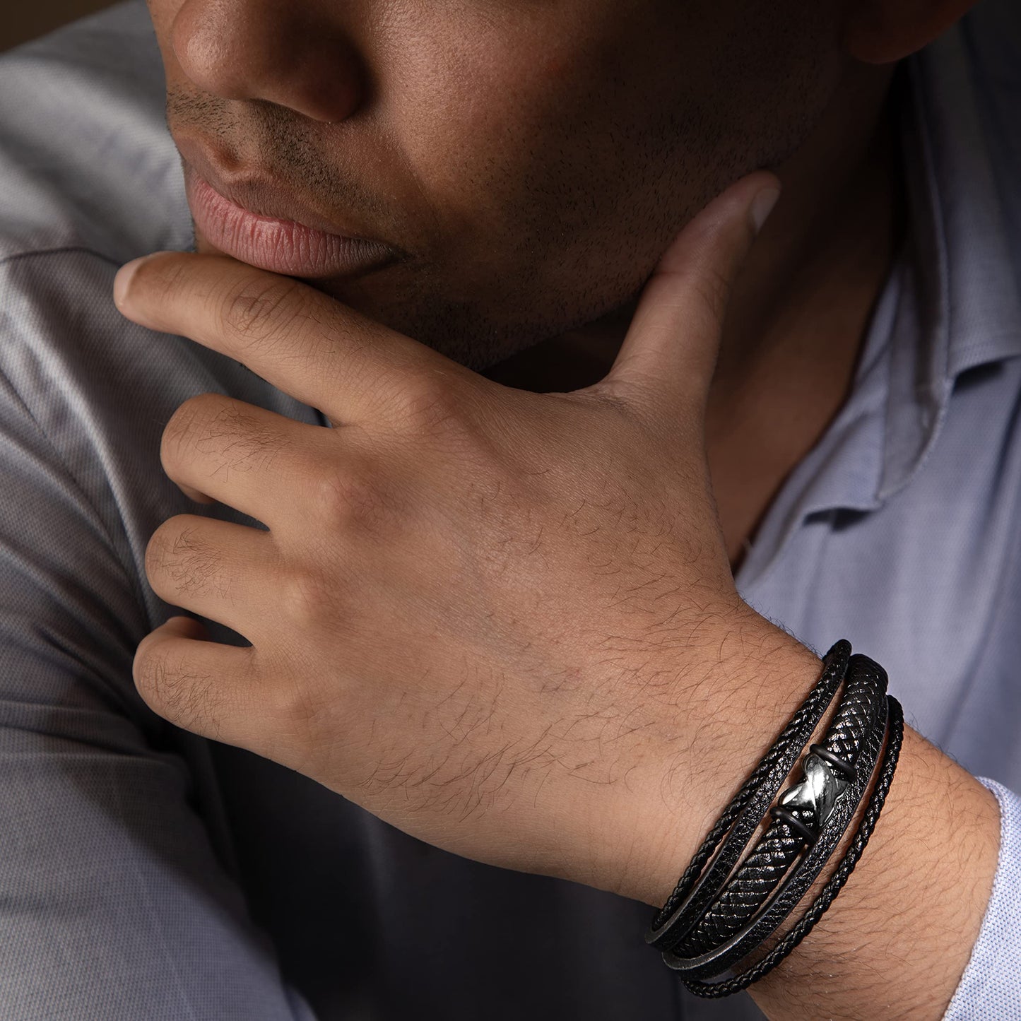 SERASAR Pulsera de cuero plateado 20cm para hombre idea regalo, genuino, caja cierre magnetico ajustable