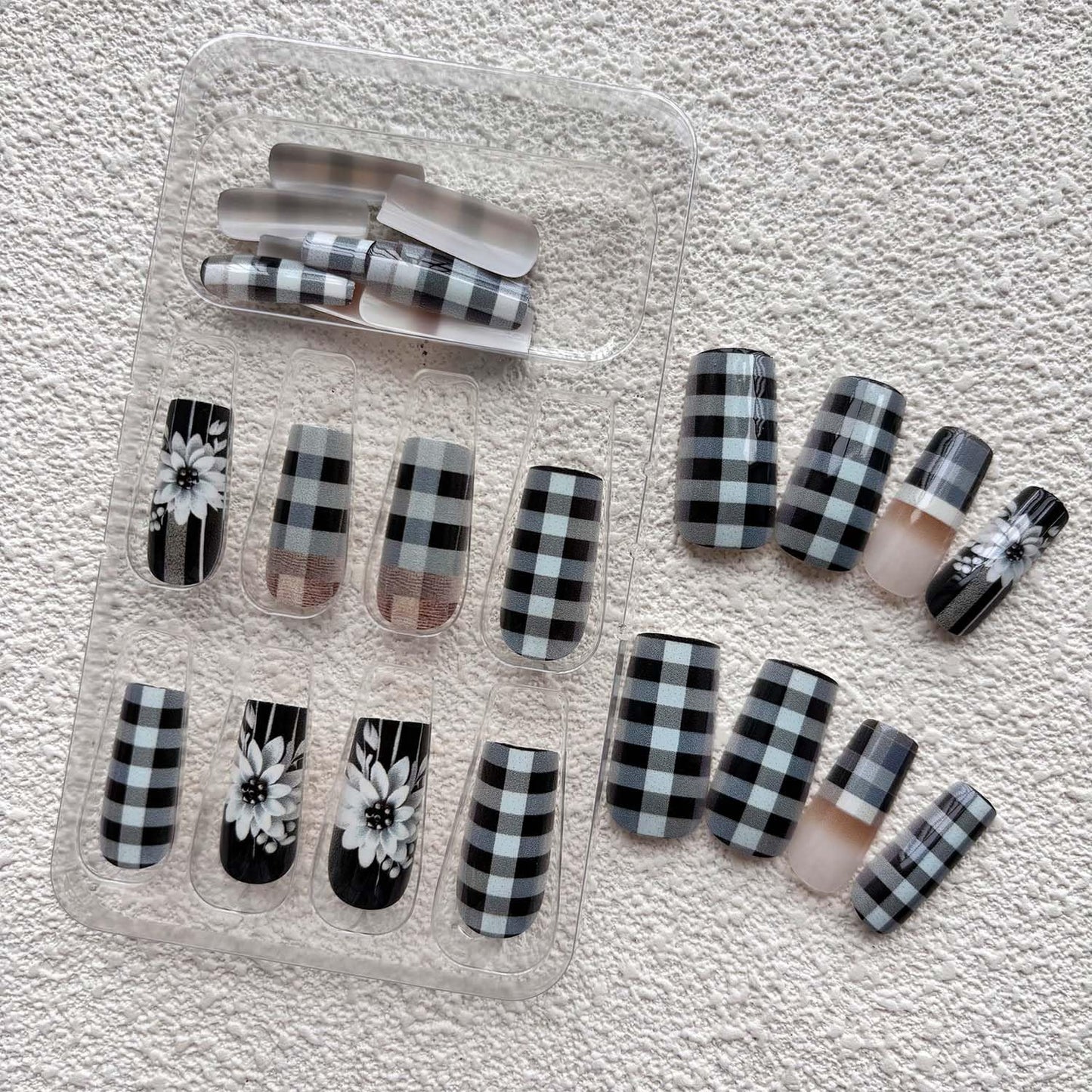 Square Press On Nails Medium Fake Nails Flower With Plaid Design Black False Nails Spring Acrylic Nails Full Cover Ombre Glue On Nails Artificial Nails Glossy Stick On Nails For Women Manicure 24pcs
