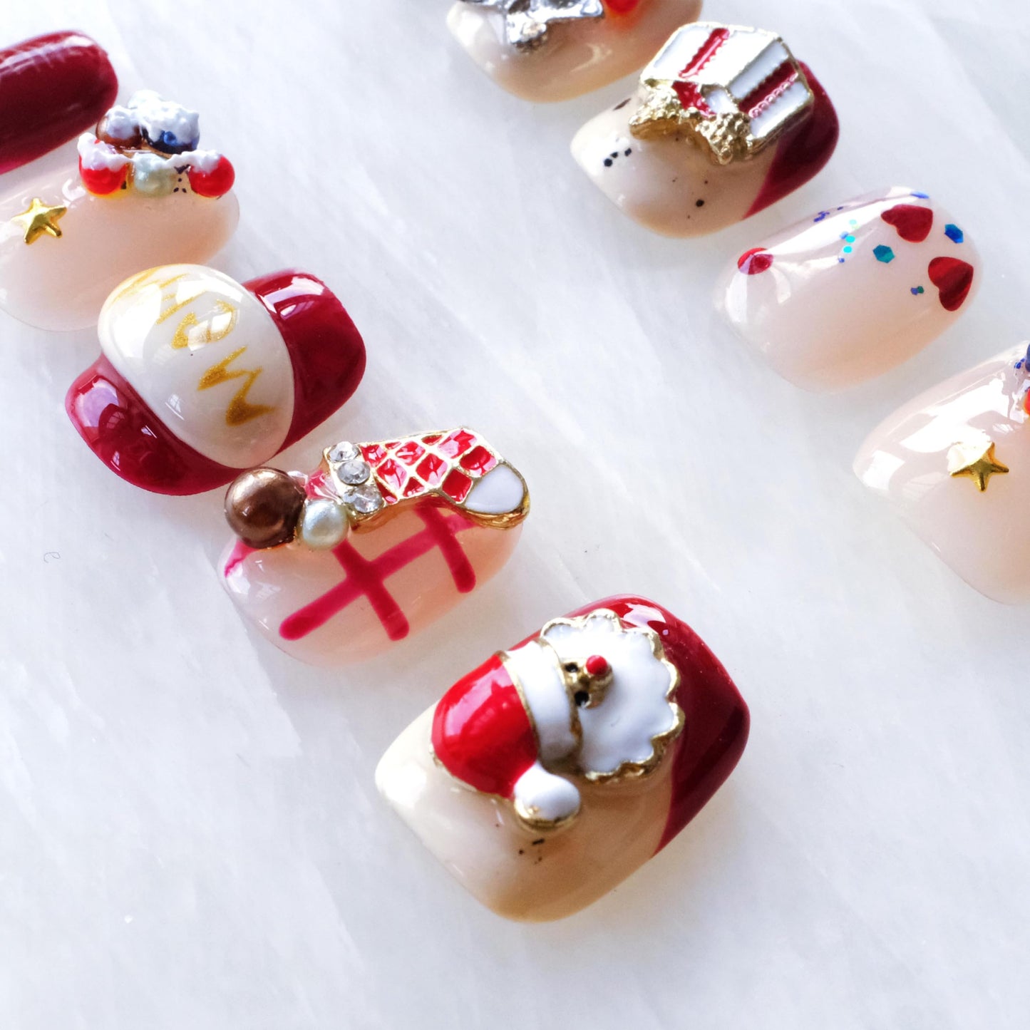 GLORS Collection Nail Painting Christmas Press-On Nails, Short Square Shape, Hand-Painted & 3D Winter Design, Holiday Party Artificial Nails, 10 Pieces (XS, SS)