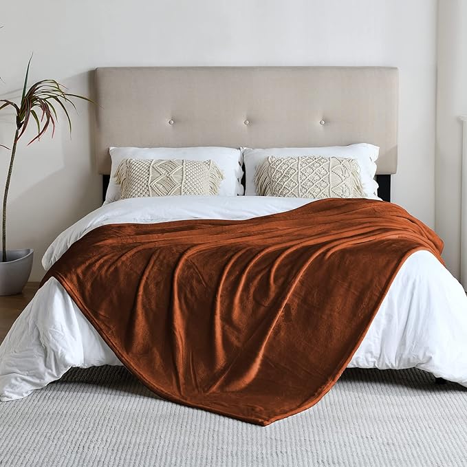 SOCHOW Flannel Fleece Blanket Luxury Twin XL Size, All Season Lightweight Super Soft Cozy Blanket for Bed or Couch, Caramel(66inch X90'')