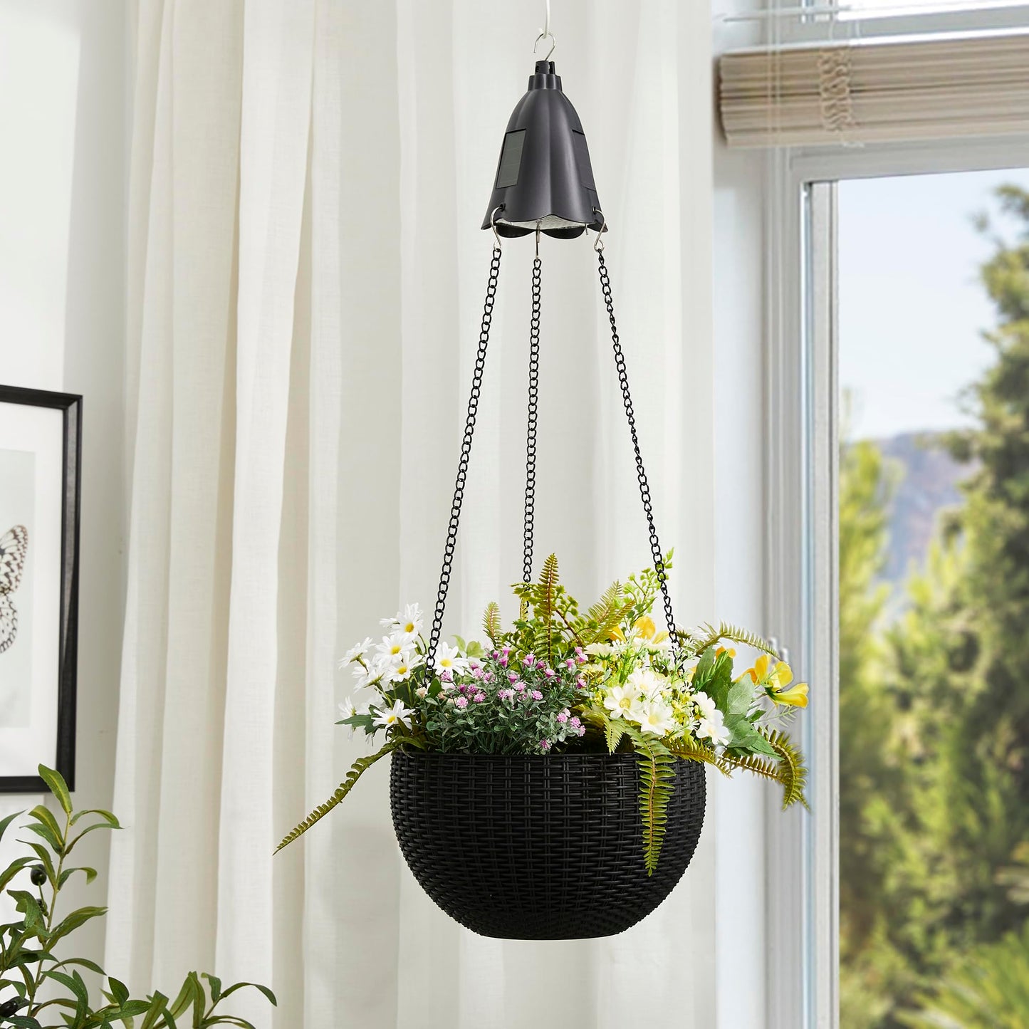 Glitzhome 30" H Plastic Hanging Planter with Solar Lights, Black Plant Basket Hanger with Chain for Outdoor Indoor Plants