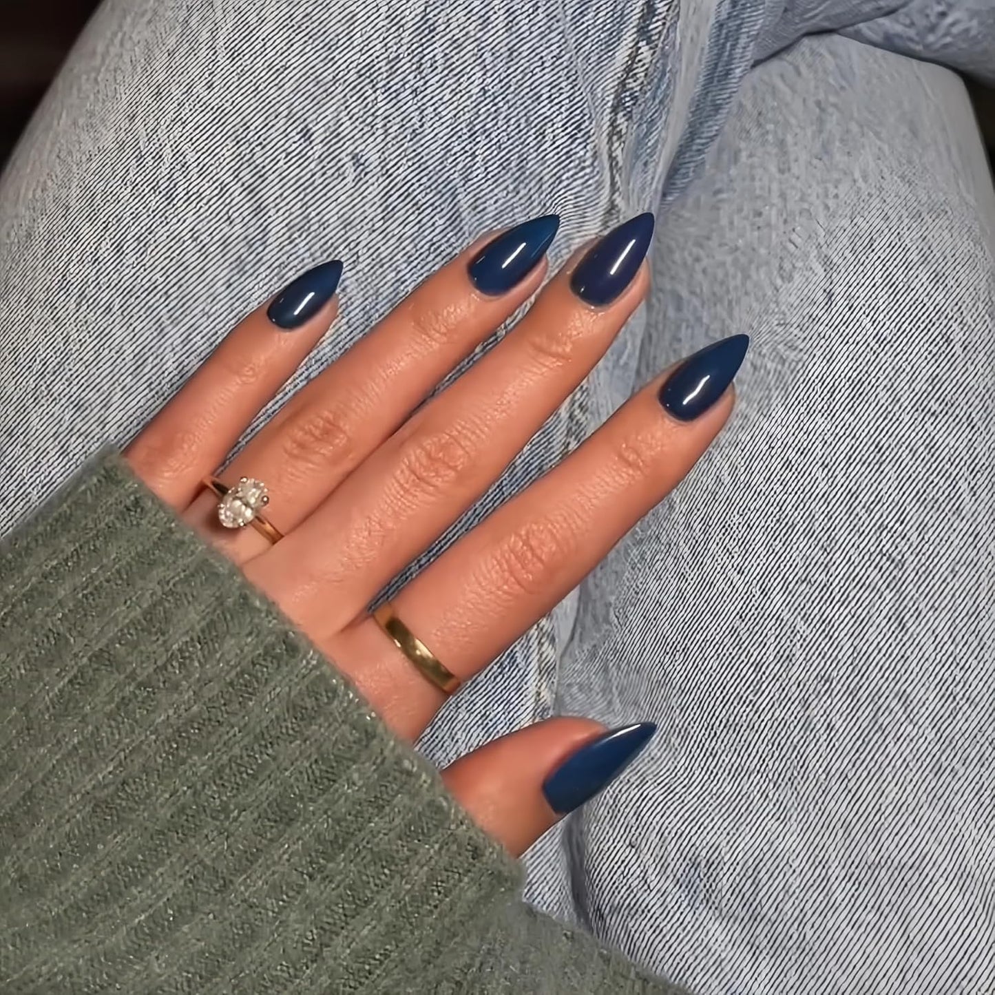 KQueenest Deep Navy Blue Press on Nails Short Almond, Glossy Press on Acrylic Nails Set, Classy Solid Color, Reusable Short Stiletto Fake Nails for Women Nail Art Manicure in 24 Pcs
