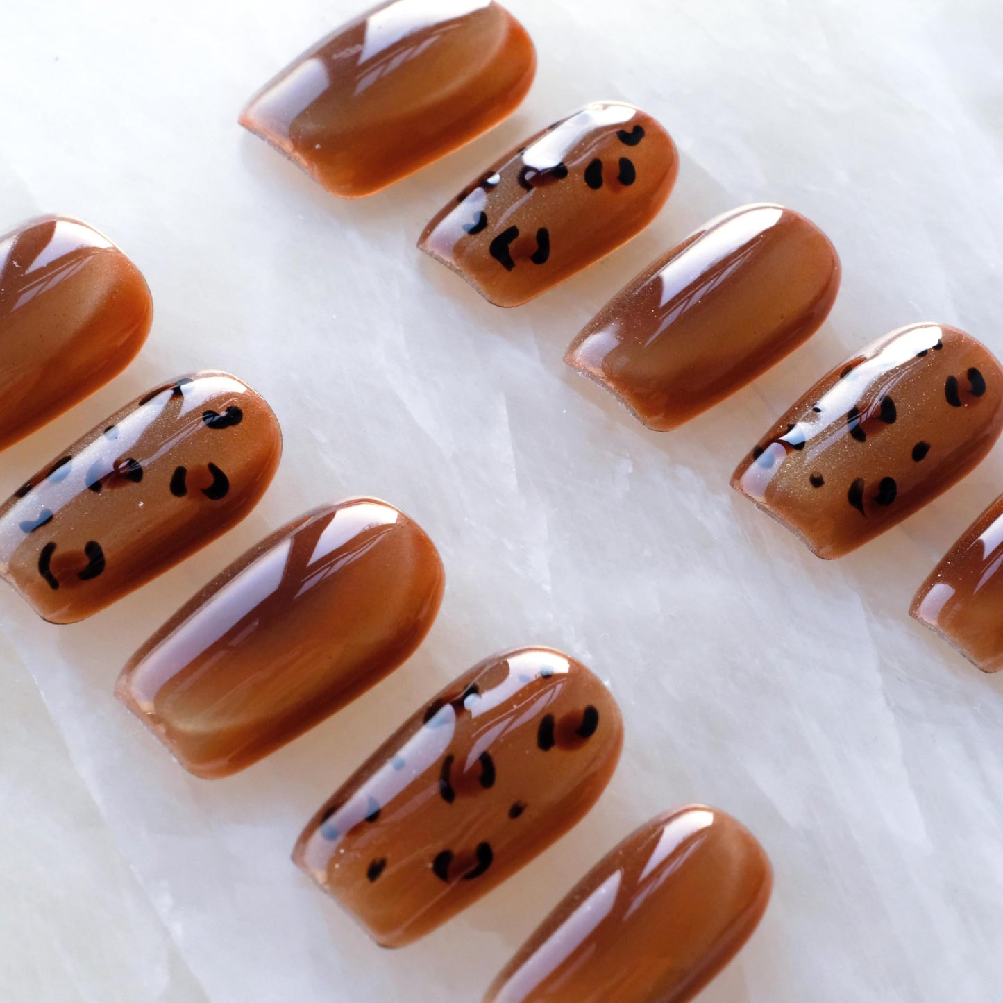 GLORS Premium Press-On Nails, Caramel Leopard Pattern with Glitter Cat Eye Effect, Medium Ballerina Shape, 10 Pieces, Fall Winter Style (Small, MB)