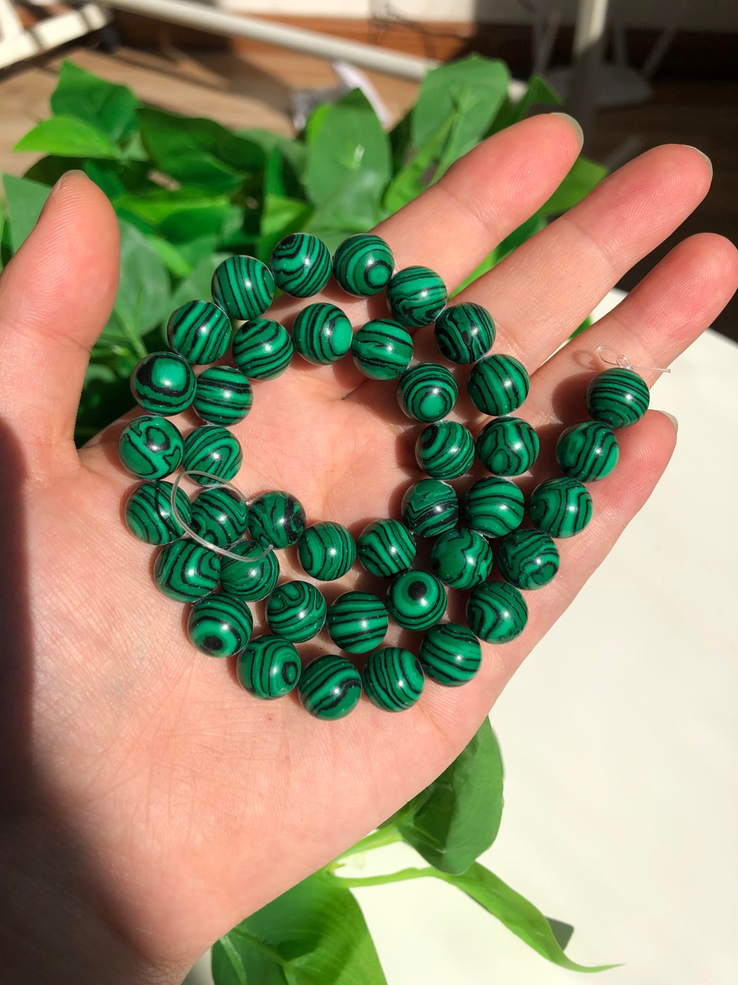 NITOPUPU 100Pcs 8mm Smooth Malachite Beads for Jewelry Making, Natural Round Loose Gemstone Stone Bead for Necklace Bracelets, Crafts for Adults with Crystal Stretch Cord
