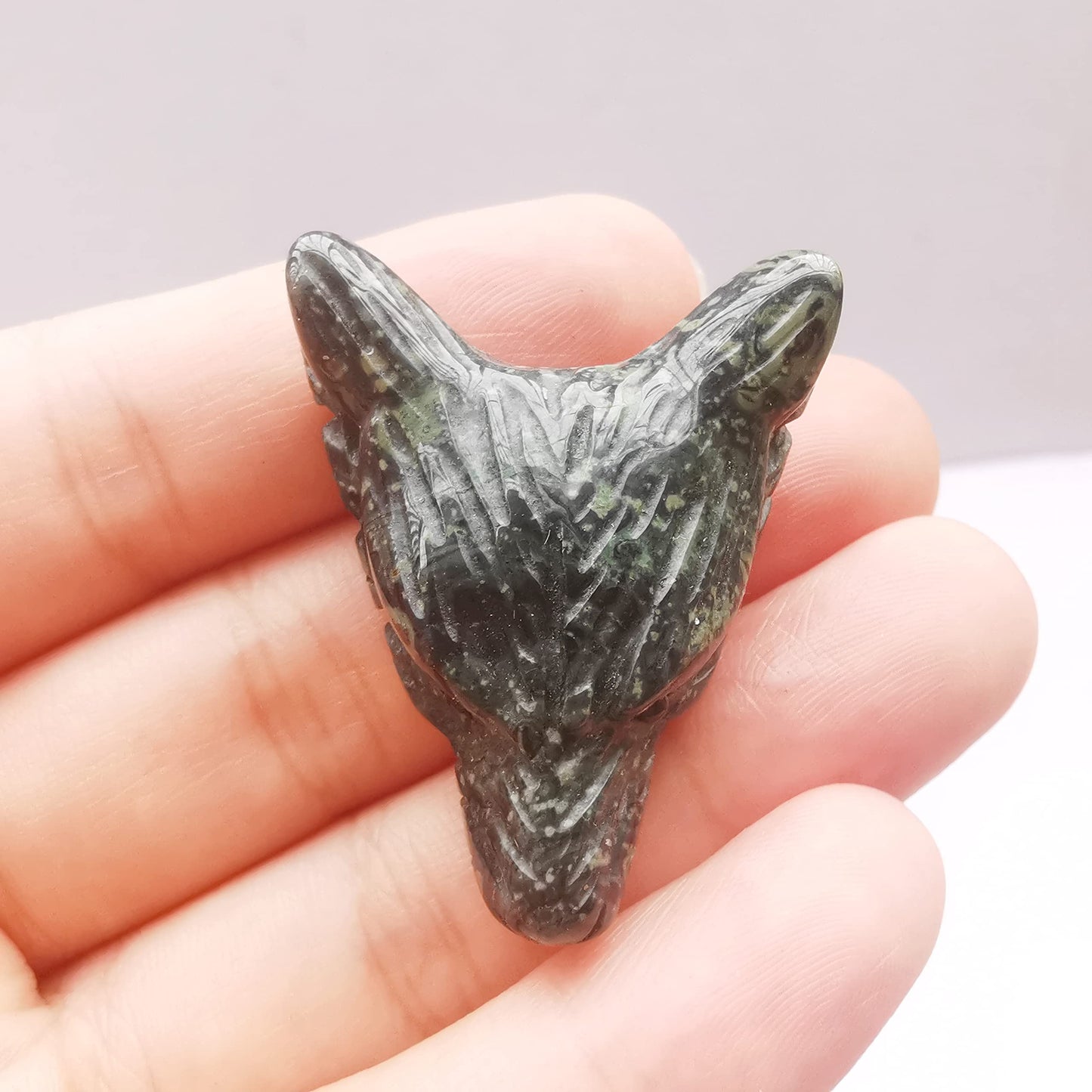 Bacatgem Natural Kambaba Jasper 1.37 inchs Wolf Head Pocket Crystals and Healing Stone Figurine,Haped DIY-Jewelry Pendant