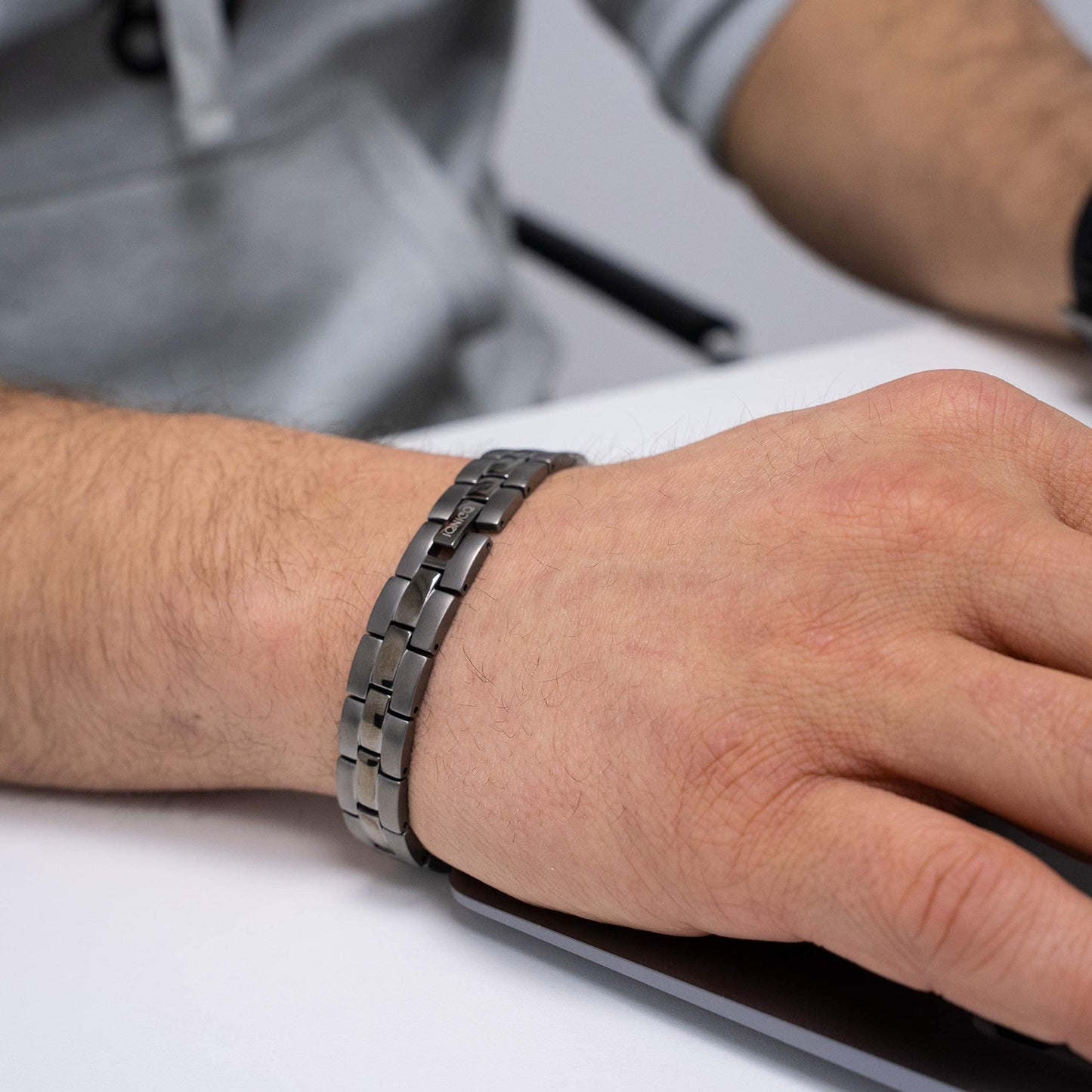 HOLVIST Magnetic Bracelet for Men and Women 4000 Gauss | Comes With Adjustable Length, Sizing Tool and Gift Box (1 Magnet Per Link, Space-Grey)