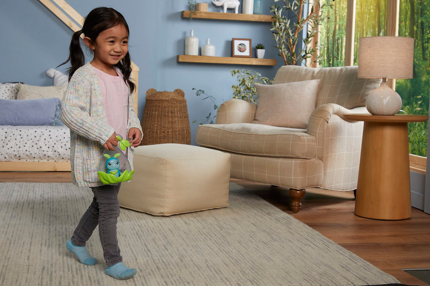 Playskool Glo Friends— Snugbug's Snuggle Pod — Light with Glowing Bug — SEL Toy —Ages 2+