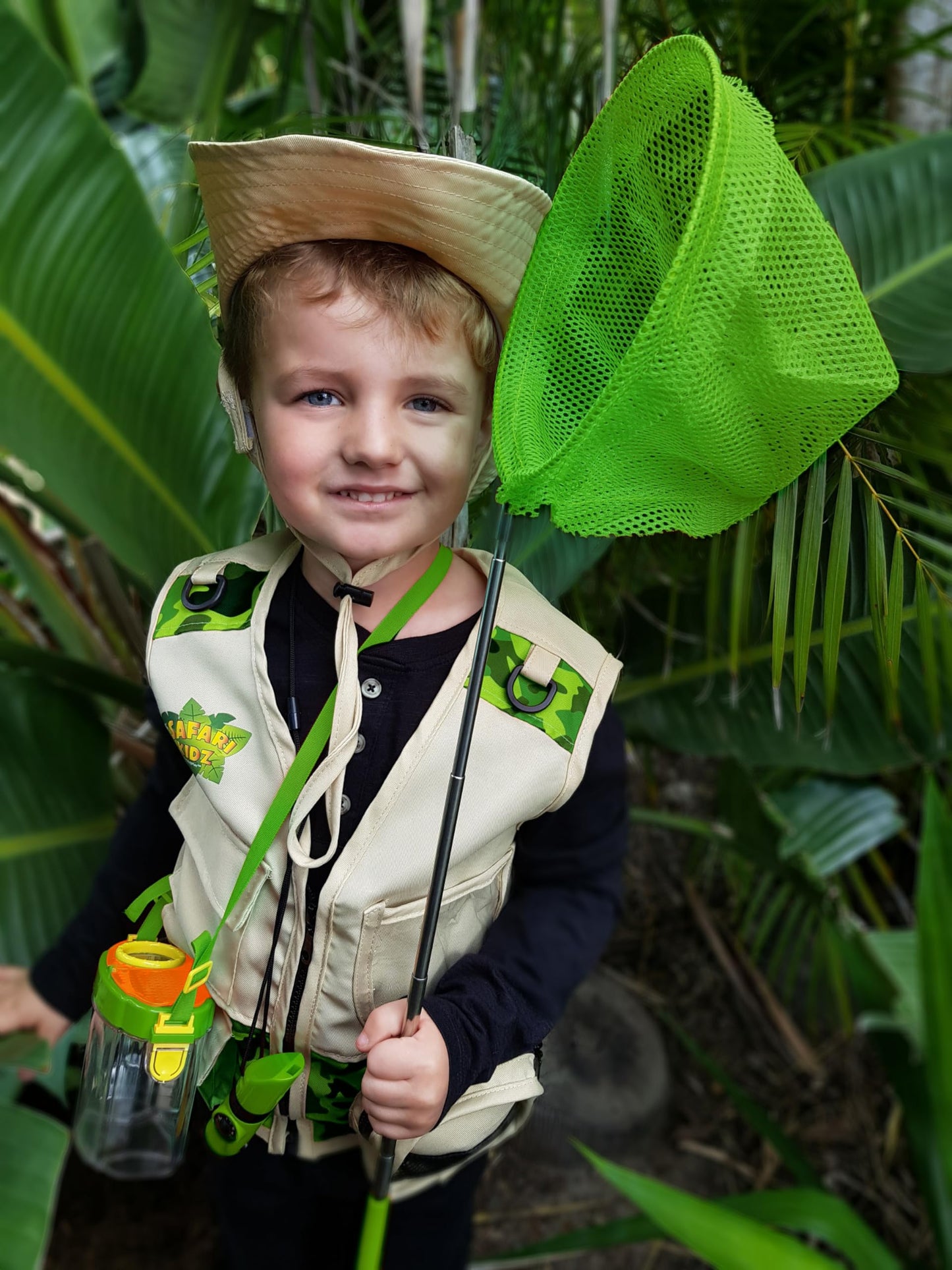 Kidz@Play Bug Hunting Kit, Green Safari Vest, Hat, Binoculars, Lg. Butterfly Net, Bug Container, Whistle, Flashlight, Magnifier, Thermostat, Compass, Age 3+