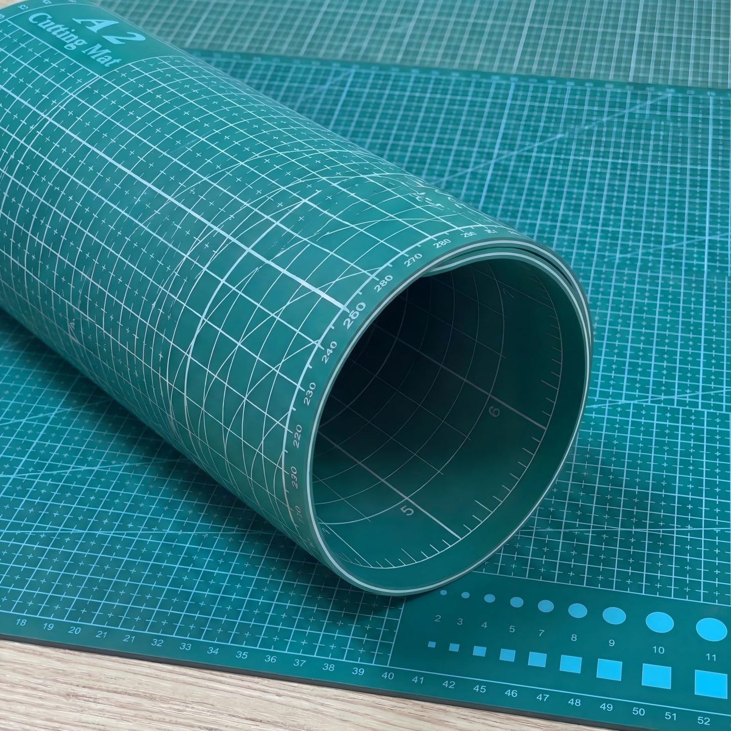 THMINS Self-Healing Sewing Mat, 18"24", 5-Ply Double-Sided Rotating Cutting Mat for Precision Sewing, Fabric Cutting, Crafts and Scrapbooking, A2, Green