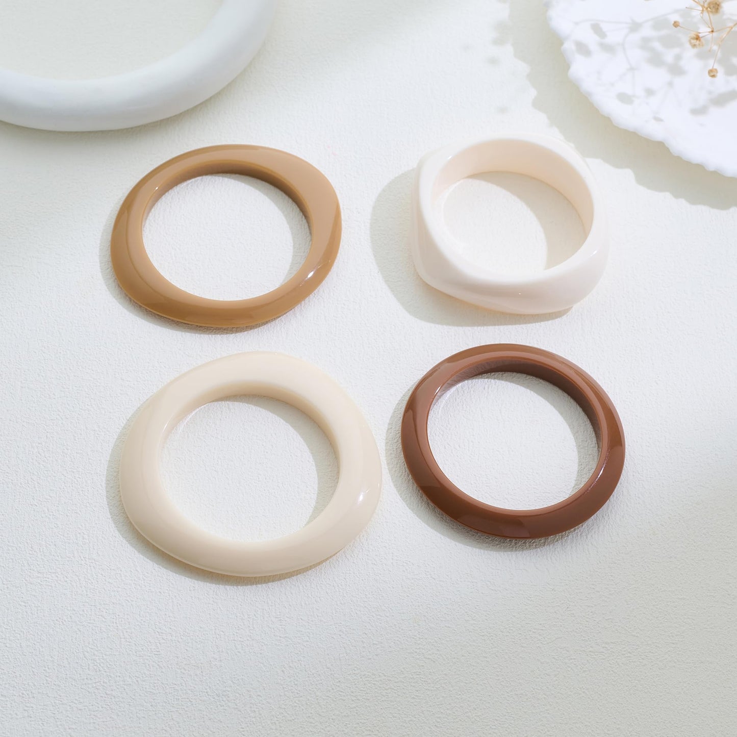 ENSKEFEN 4PCS Acrylic Resin Bangles Bracelets Set for Women Trendy Vintage White Brown Acrylic Bangle Stackable Irregular Geometric Resin Bracelet