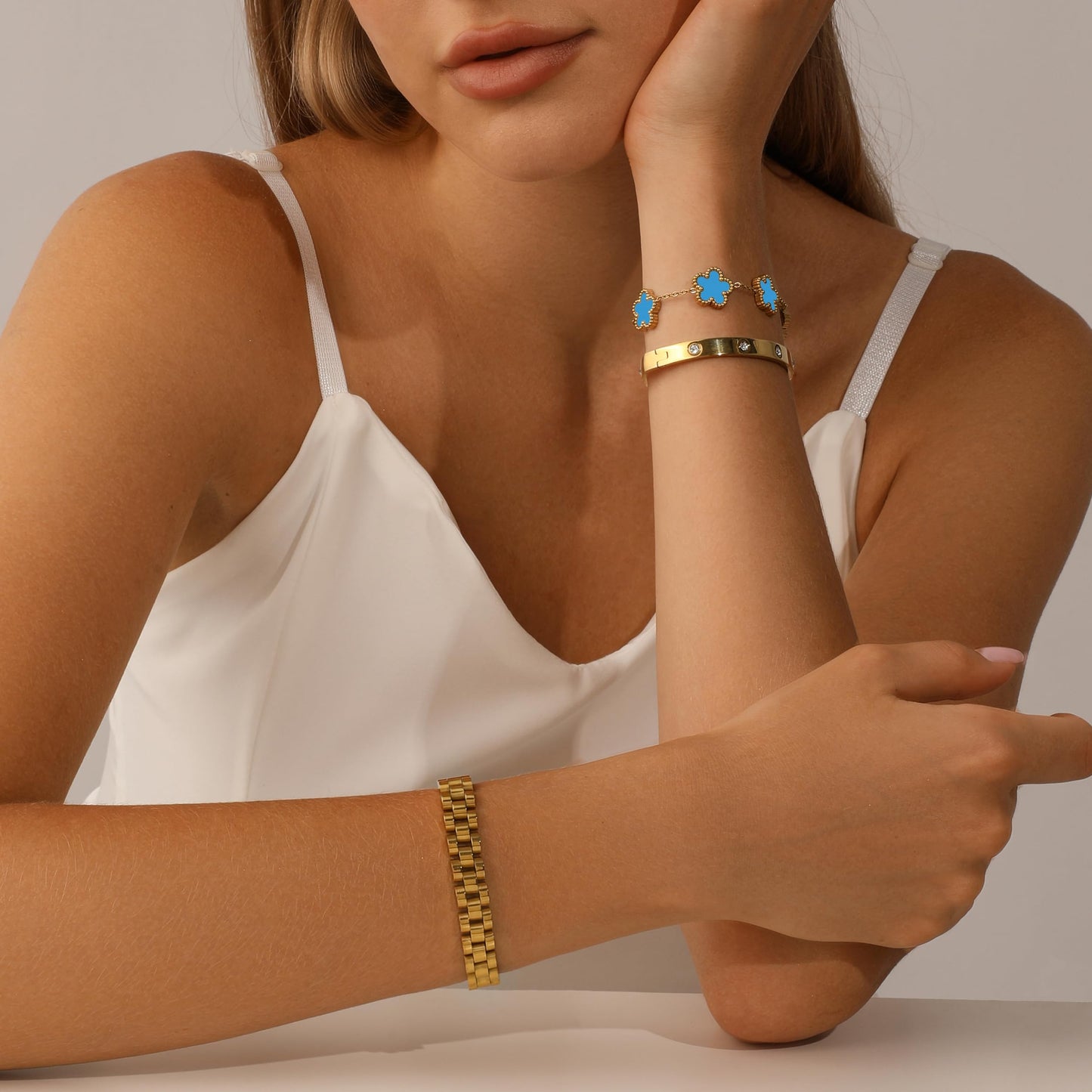 YOQ Stackable Four Leaf Clover Bracelets for Women, 18K Gold Plated Love Bangle Bracelets Set, 3 Pcs Charm Jewelry Gifts (Blue)