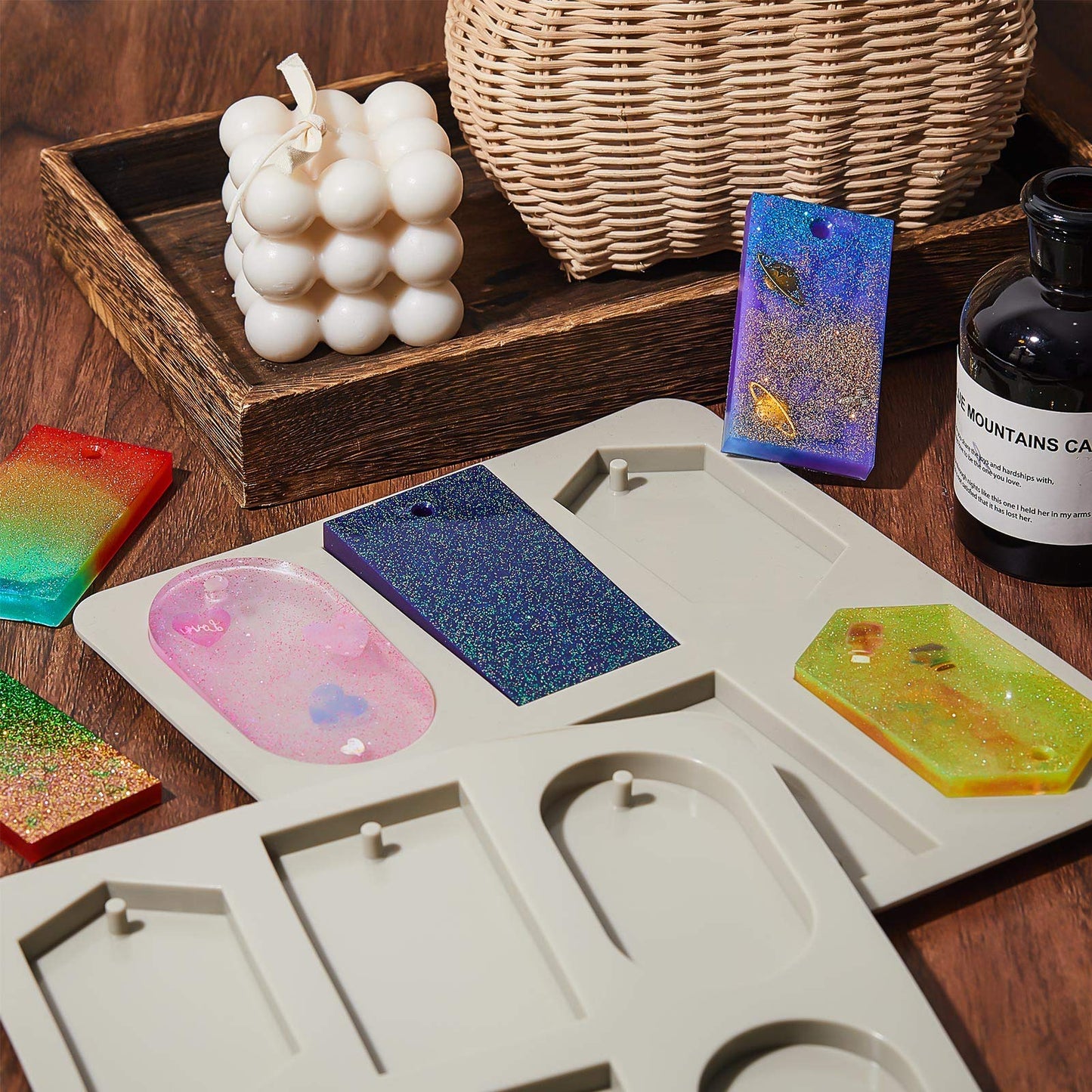 Patelai 2 Pcs Silicone Wax Melt Molds Silicone Resin Keychain and Wax Sachets Epoxy Casting Jewelry Making Molds with Hanging Holes for DIY Jewelry Handicrafts Making(Stylish Style)
