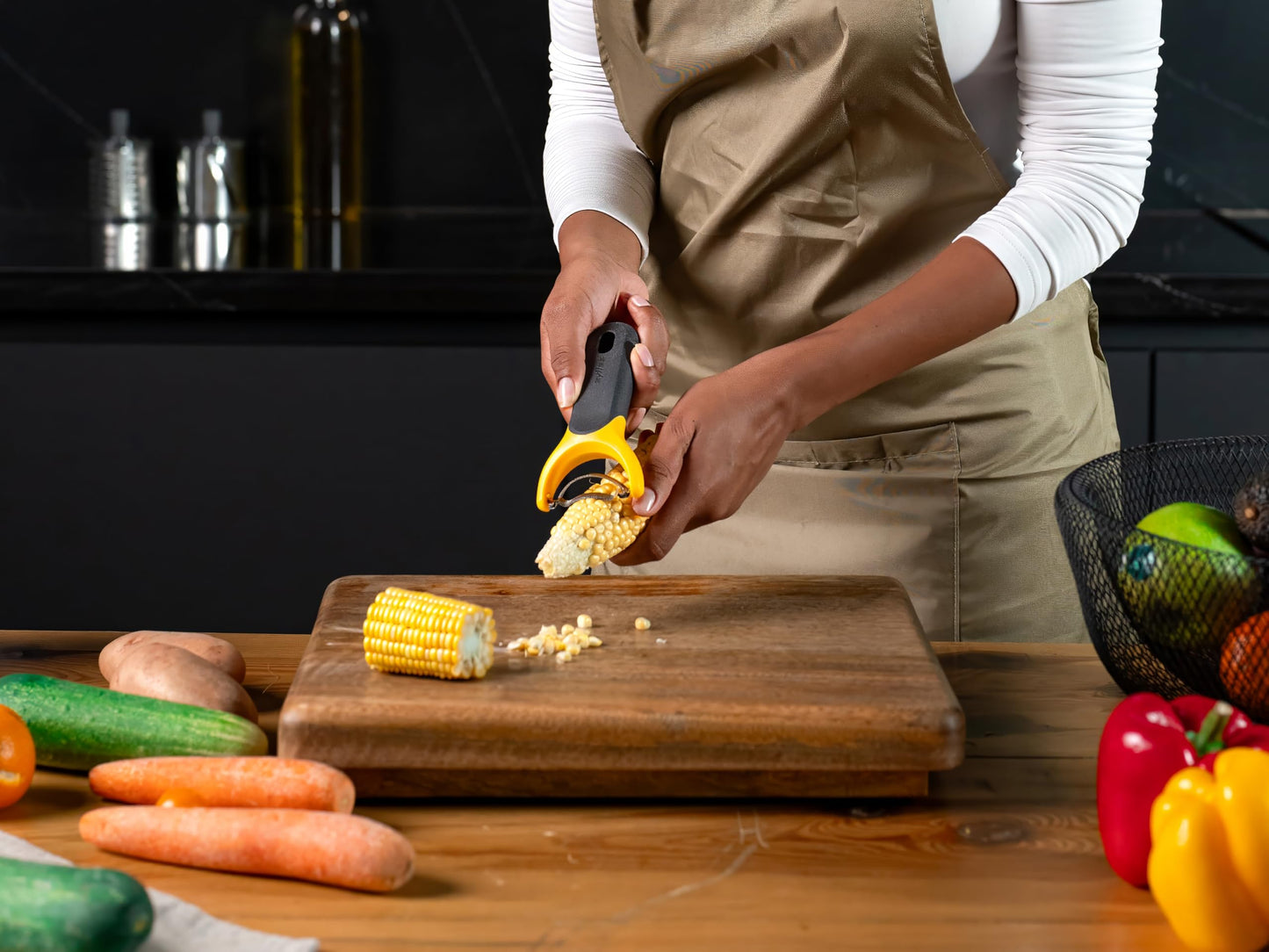 Zyliss Corn Stripper – Extra Sharp Corn on the Cob Stripper Tool & Kernel Remover with Stainless Steel Serrated Blade – Ergonomic Handle – Dishwasher Safe – Yellow/Black