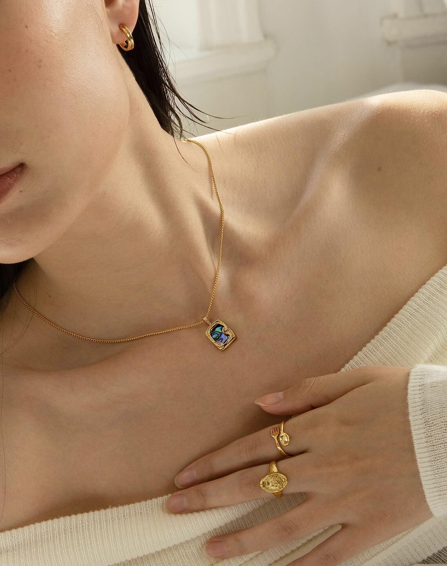 18k Gold Plated Abalone Mother of Pearl Irregular Pendant Necklace Dainty Personalized Handmade Layered Charm Necklace Flake Vintage Rectangle Pendant 2mm Thin Cuban Chain Necklace for Women