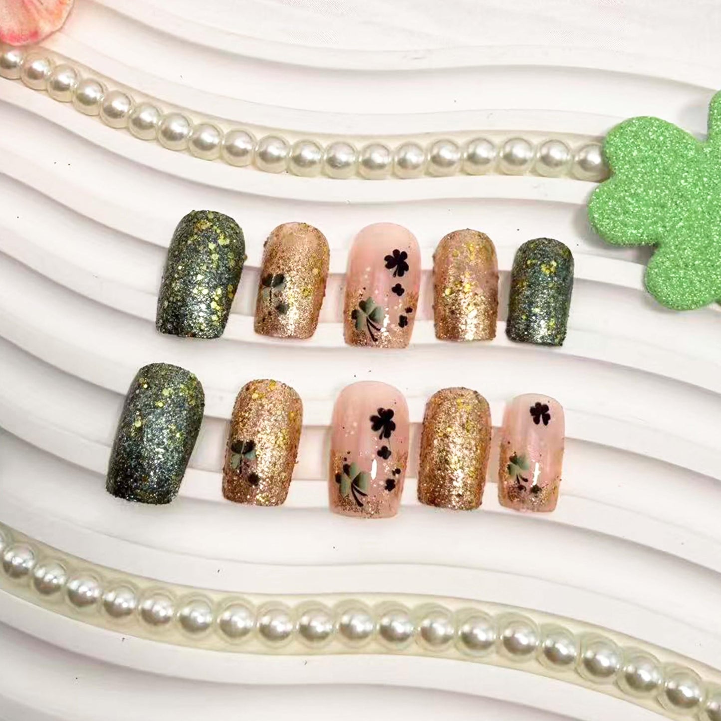 24Pcs St. Patrick's Day Press on Nails Medium Square Fake Nails with Shamrock Designs Full Cover False Nails Green Gold Glitter Reusable Glue on Nails for Women Saint Patrick Manicure Decor