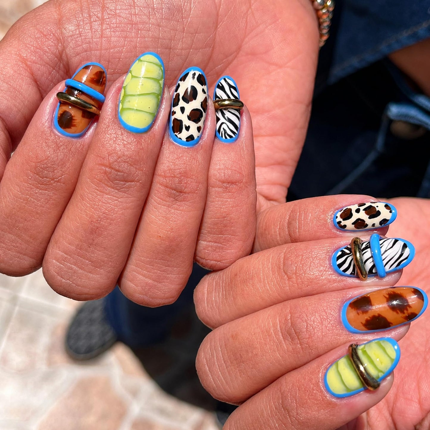 Short Press on Nails Oval Fake Nails Blue Artificial Nail Tortoise Shell Designs Stick on Nail with Leopard Pattern for Women 24pcs
